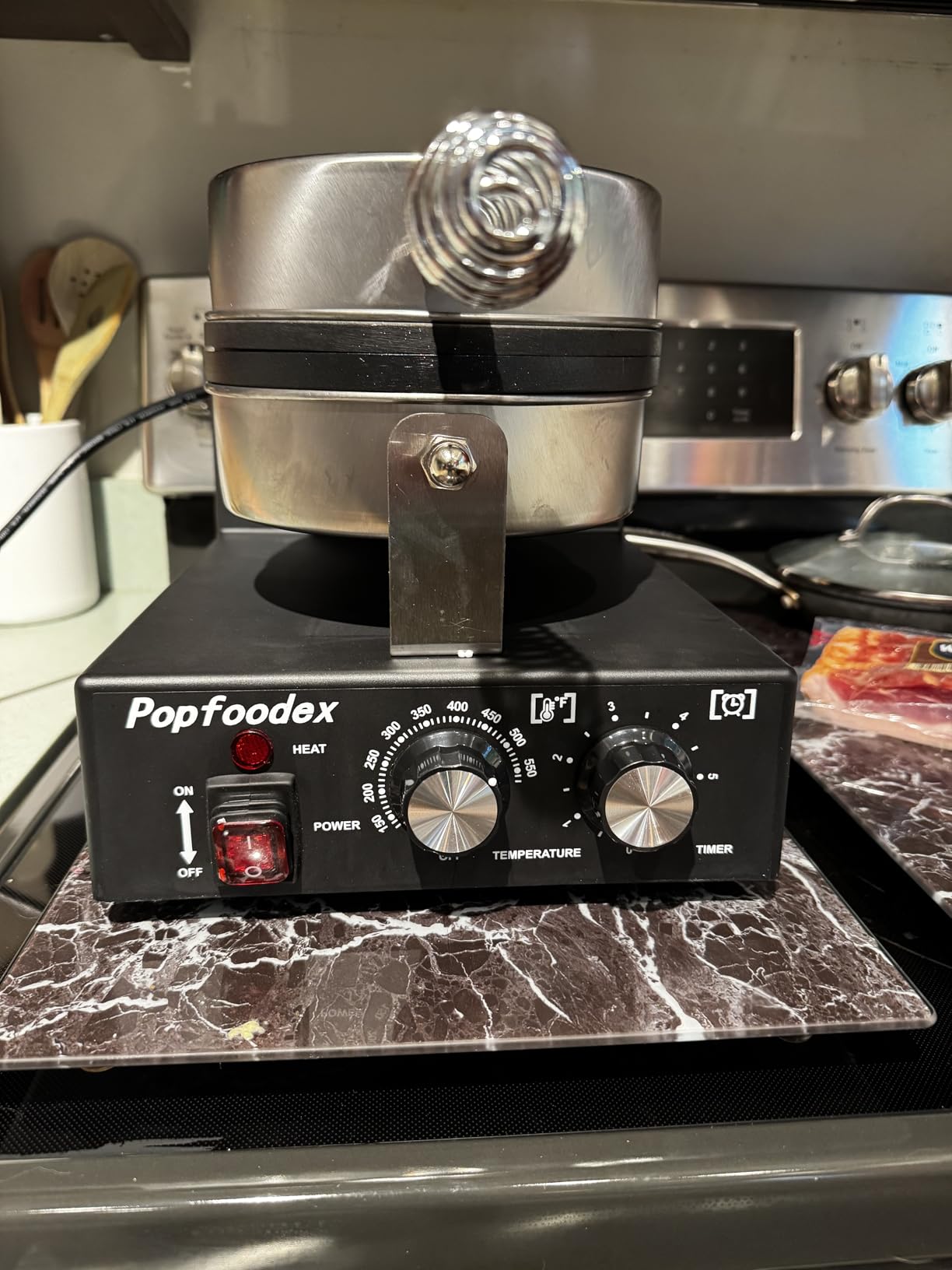 Commercial Waffle Maker for Restaurant, 110V Electric Waffle Maker w/Non-stick and 122-572°F Adjustable Temp, 1200W Profession Waffle Iron with Timer and Heavy Duty, Hotel Waffle Machine customer photo 2