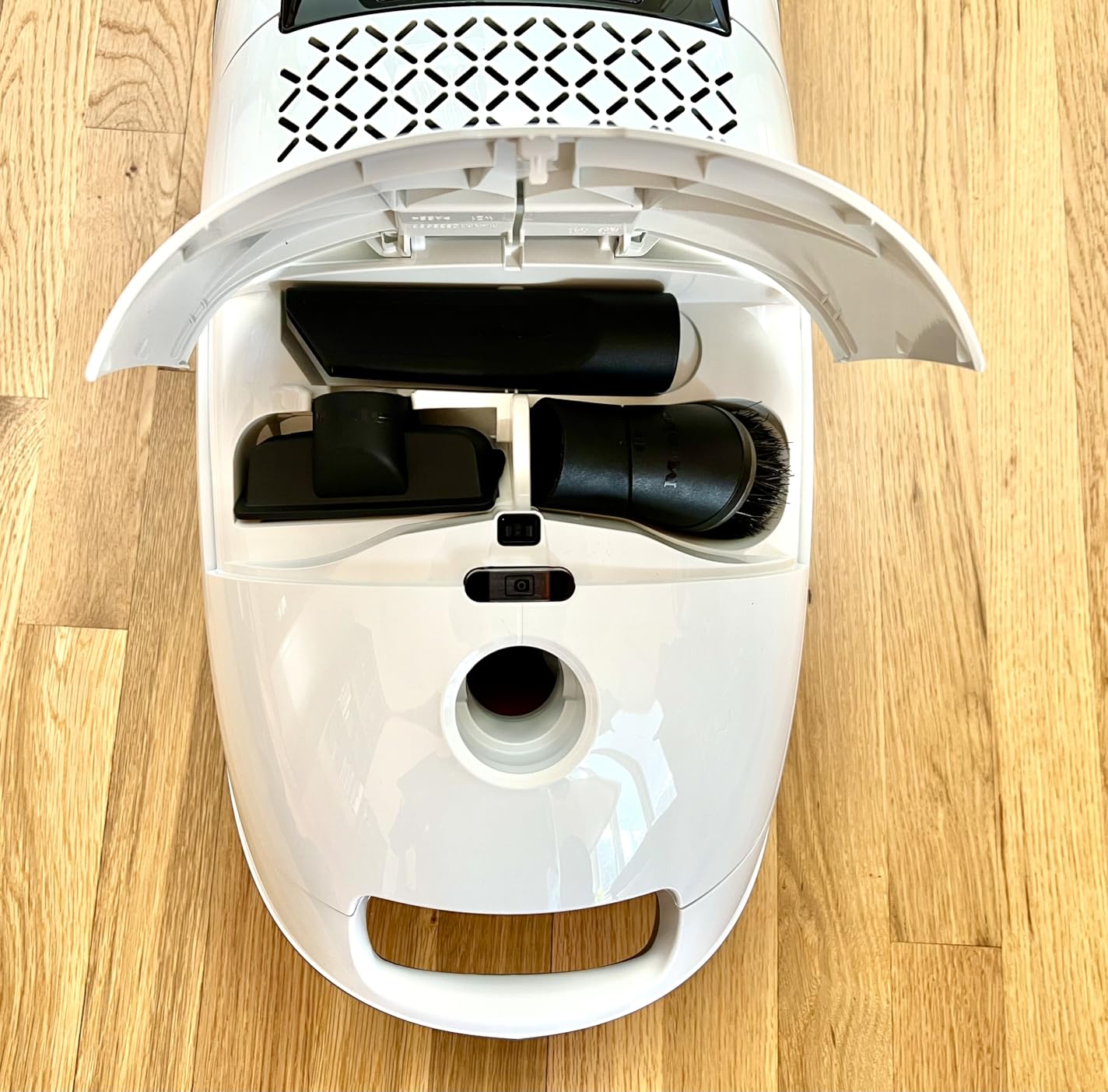 Miele Guard M1 Parquet XL Bagged Canister Vacuum for Hard Floors customer photo 2