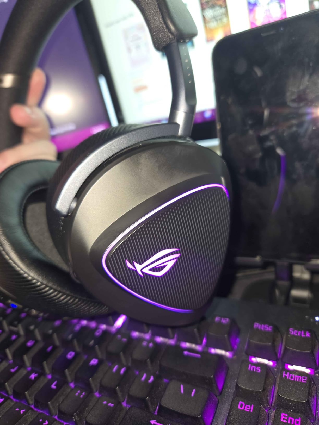 ASUS ROG Delta II Wireless Gaming Headset with Detachable Mic - White | Tri-Mode (BT, 2.4GHz, 3.5mm), 50mm Titanium-Plated Drivers, 110Hr Battery, Lightweight, for PC, PS5/4, Xbox, Switch, Mobile customer photo 1