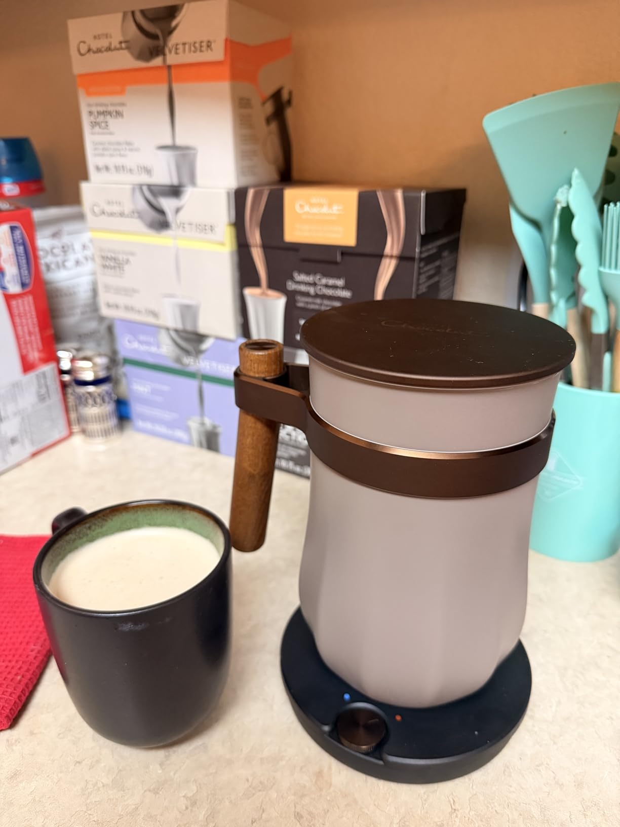 Hotel Chocolat Hot Chocolate Maker - Velvetiser Hot & Cold Drinking Chocolate Machine, Includes Mug, Glass & Sachets, Pebble Edition, Luxury Gift customer photo 1