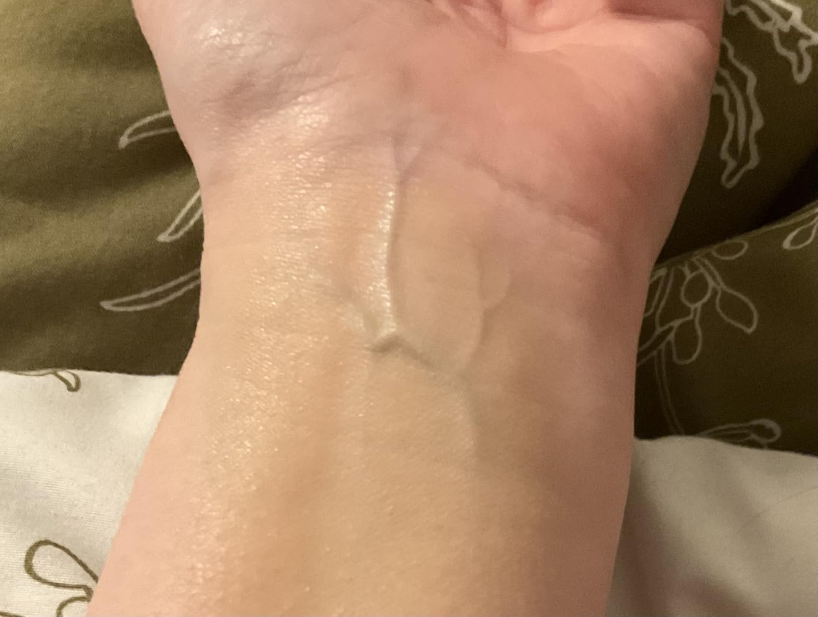 Estee Lauder Re-Nutriv Ultra Radiance Serum Creme Makeup | Luxury Foundation with Hyaluronic Acid | 12-Hour Wear & Hydration, 1 Fl Oz customer photo 2