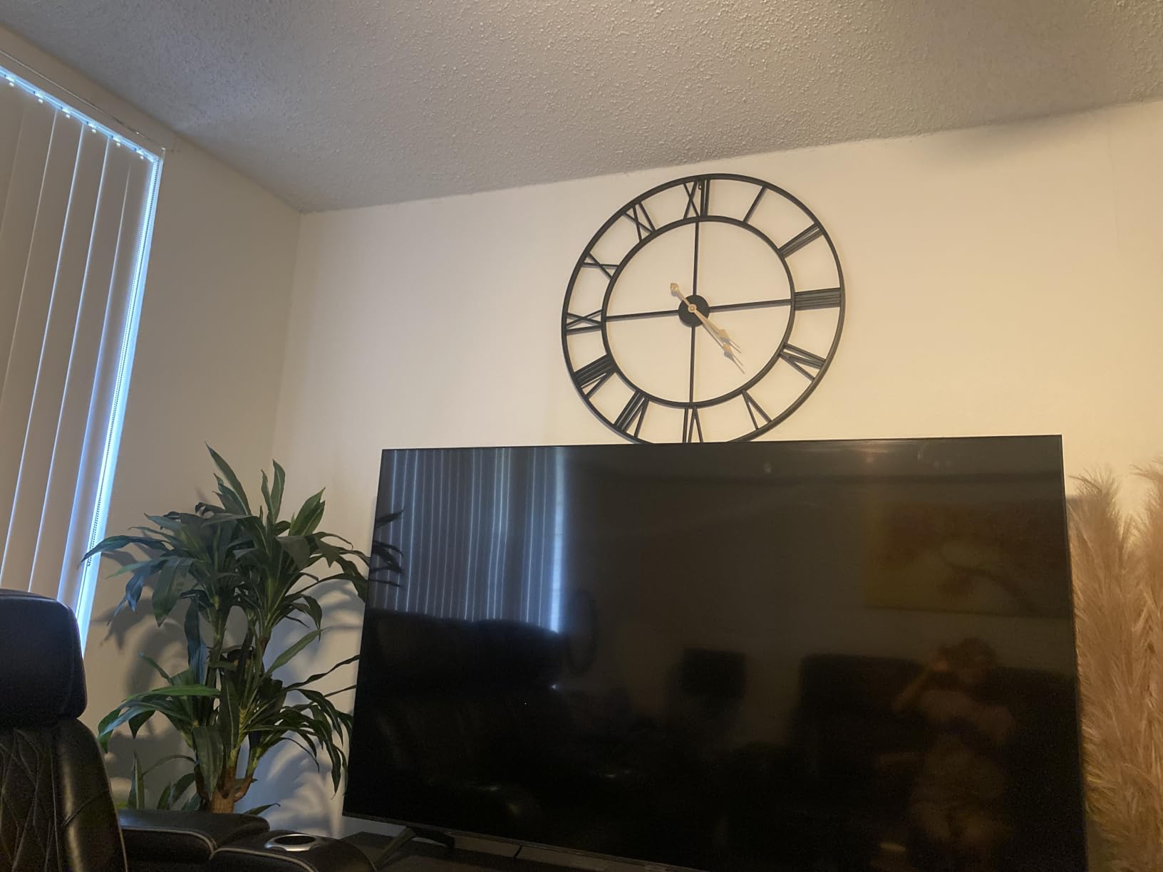 Vantic 32 Inch Large Wall Clock, Roman Numeral Metal Oversized Wall Clocks for Living Room Decor, Bedroom and Kitchen, Completely Silent, Non Ticking, Battery Operated customer photo 1