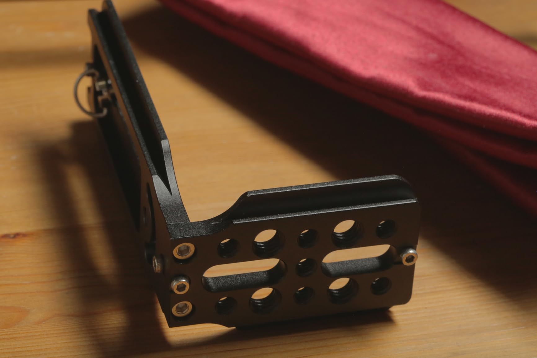 DSLR Camera L Bracket with 1/4