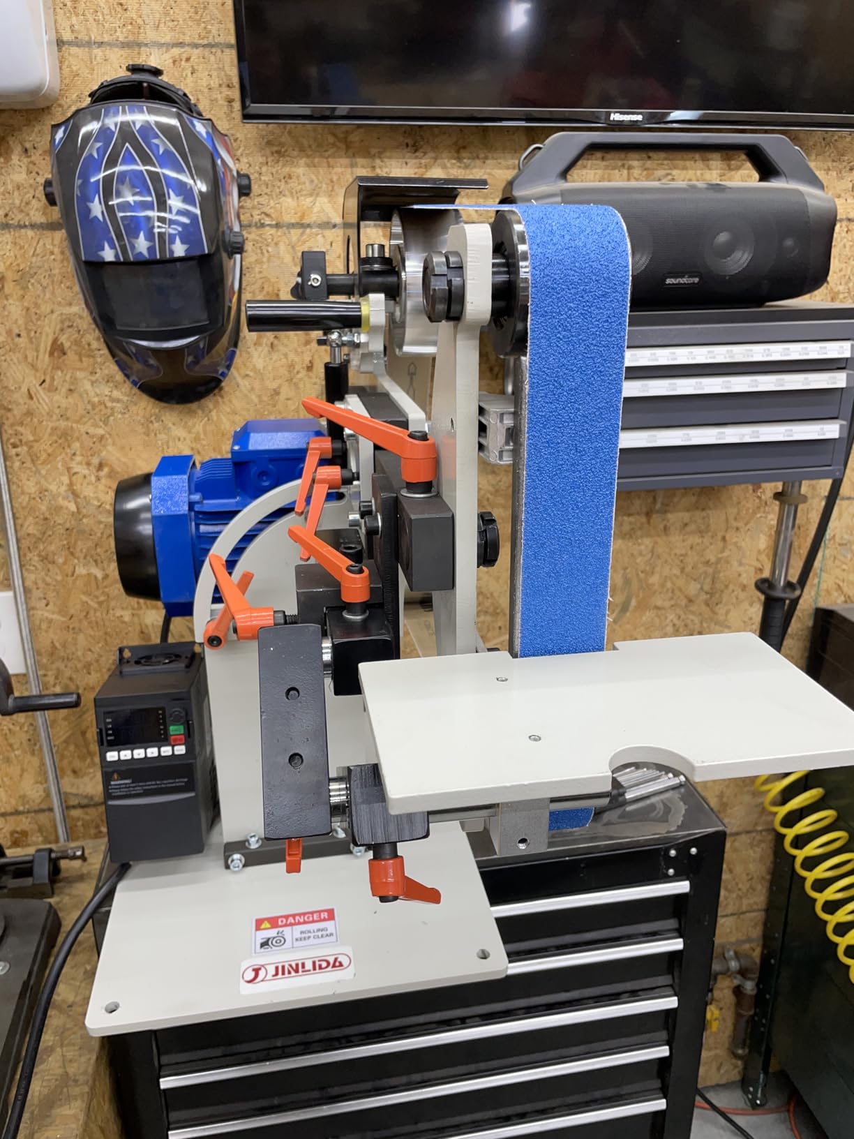 JLD 2 * 72-82 Belt Grinder Sander, equipped with 2.2KW VFD, three sets of grinding heads, and 3 zirconia corundum sand belts (60 100 180) compatible with 2 * 72 sand belts customer photo 1