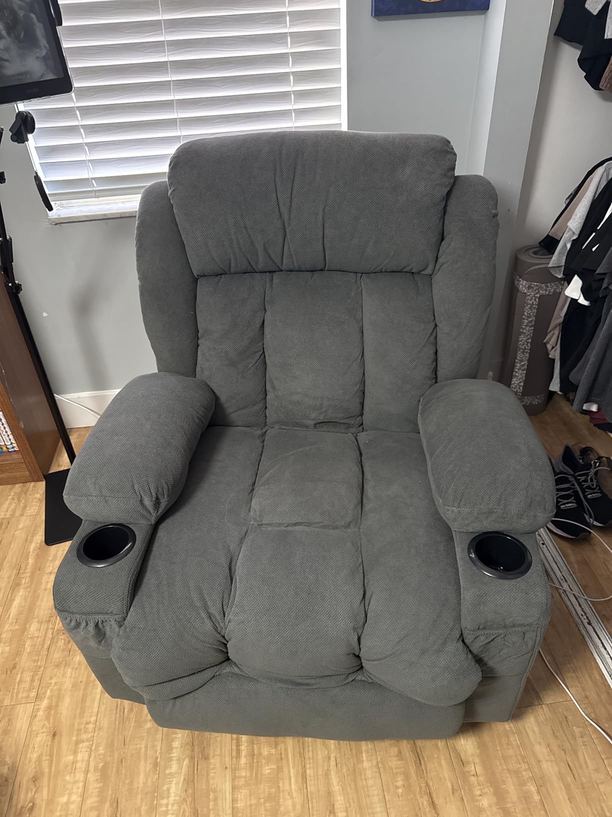 MAHOMICO Power Lift Recliner Chair for Elderly with Vibration Massage and Lumbar Heating, Electric Lift Recliner Single Sofa with Side Pocket, Two Cup Holders and USB Charge Port for Living Room customer photo 1