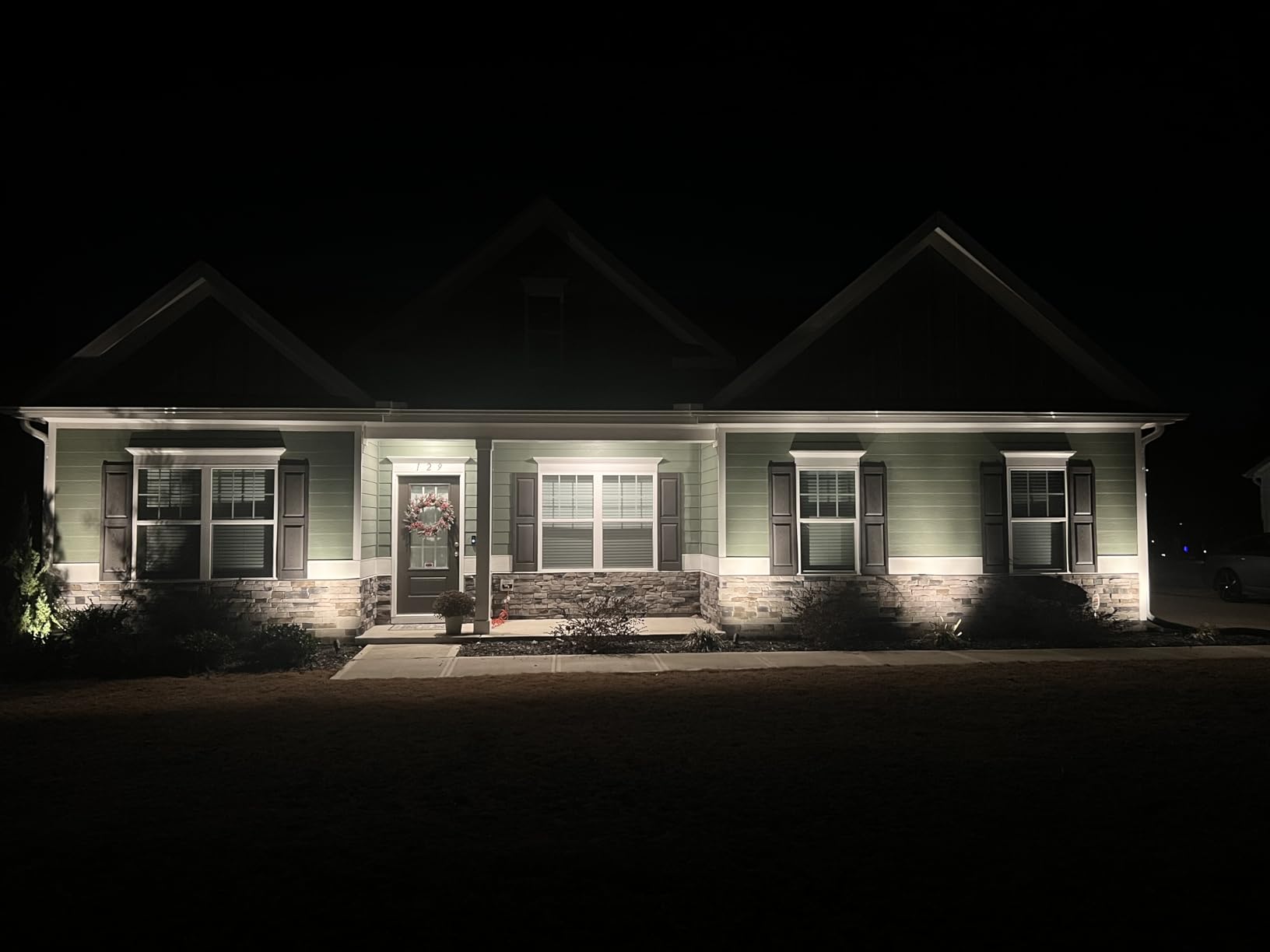 SUNVIE All-in-One Low Voltage Landscape Lighting Kit, 6W Landscape Lights Wired Aluminum 3000K with Transformer 100FT Wire, 12-24V Waterproof Outdoor Spotlight for Garden Yard House Tree, 8 Pack customer photo 1