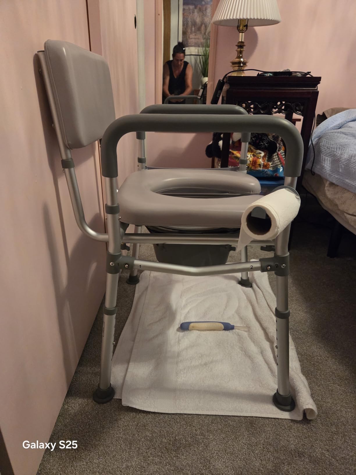 soundfuse Bedside Commode Toilet, Padded Seat and Backrest, Aluminum Frame | Height Adjustable, Dual-Crossbar, Portable Toilet for Seniors and Adults, Removable Potty Bucket, Tool-Free Assembly, 350 lbs customer photo 1