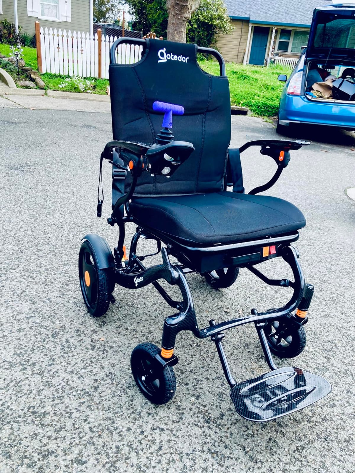 Aotedor 37lbs Lightweight Carbon Fiber Electric Wheelchairs for Adults 30 Miles Long Range Foldable Motorized Wheelchair with Dual 12Ah Batteries & Dual Motors, Intelligent Portable Airline Approved customer photo 2