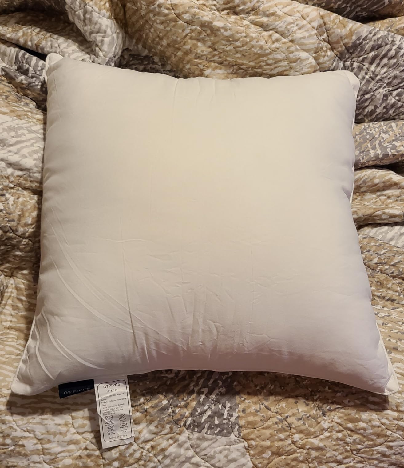 18 x 18 Pillow Inserts Set of 4 Down Alternative Throw Pillow Inserts Medium Fluffy Decorative Pillow White Square Pillows Stuffing for Living Room Couch Bed Sofa Interior Cushions customer photo 2