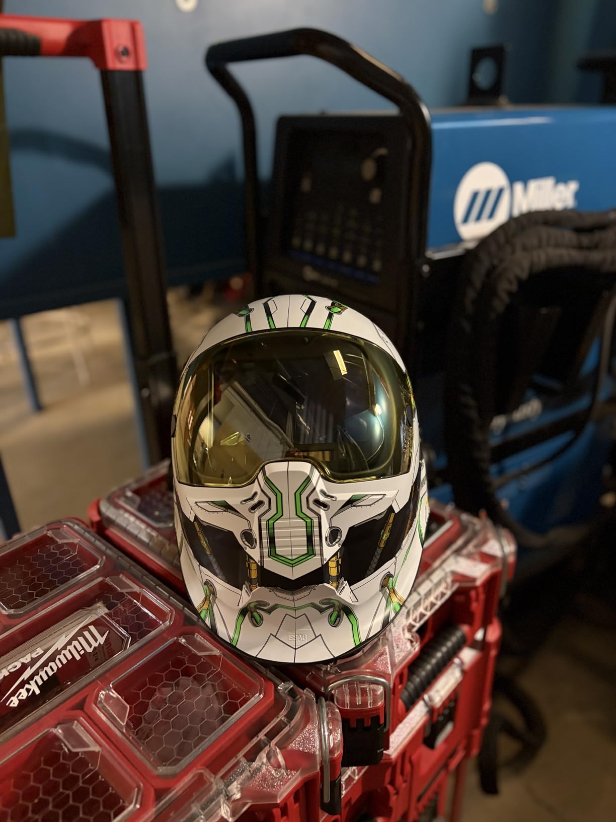 ESAB Sentinel A60 Auto-Darkening Welding Helmet - Ghost Graphic customer photo 2