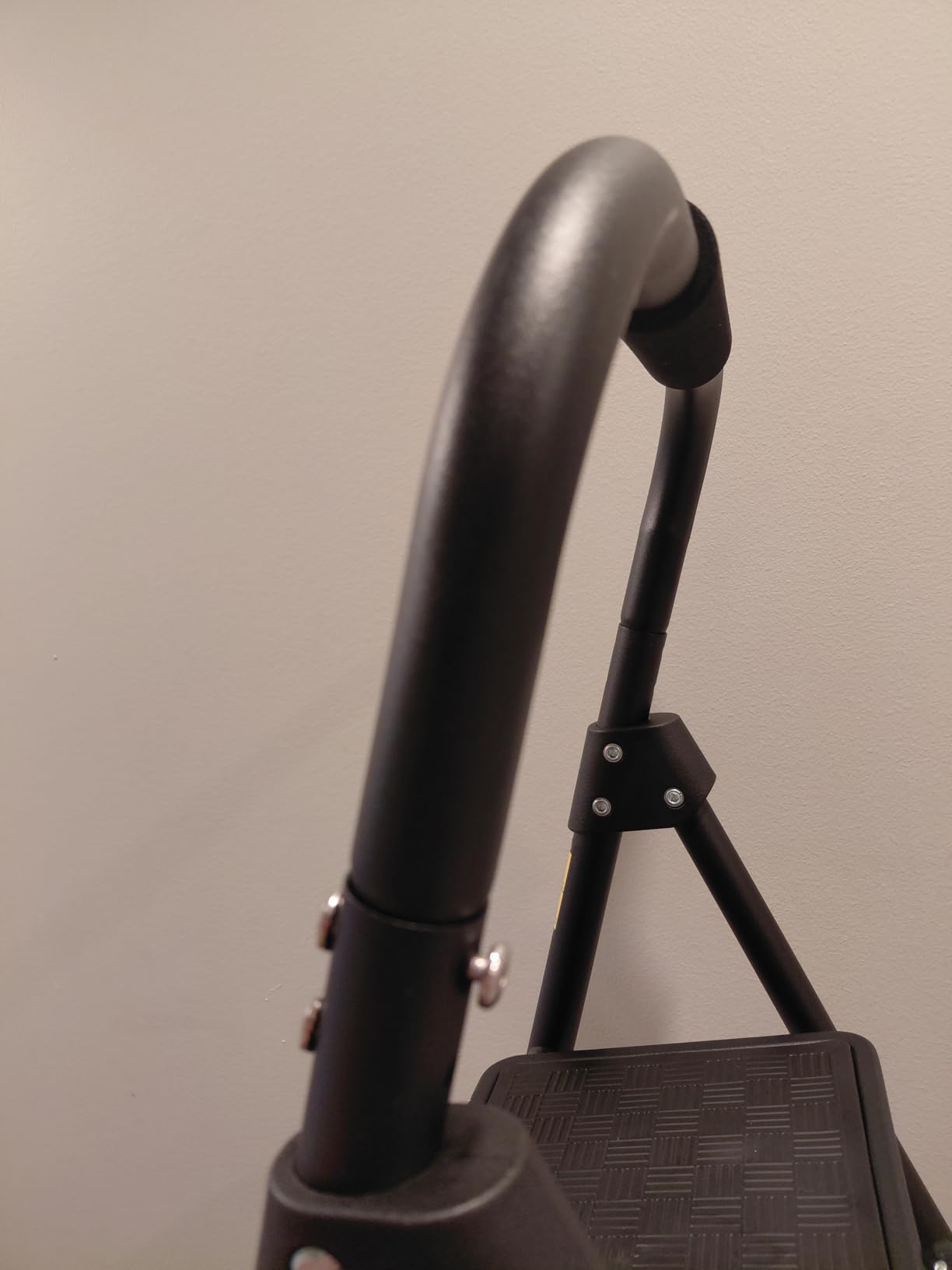 HBTower 4 Step Ladder with Wide Anti-Slip Pedal and Cushioned Handle | Step Stool Foldable with 330 lbs Capacity for Home and Kitchen, Black customer photo 2
