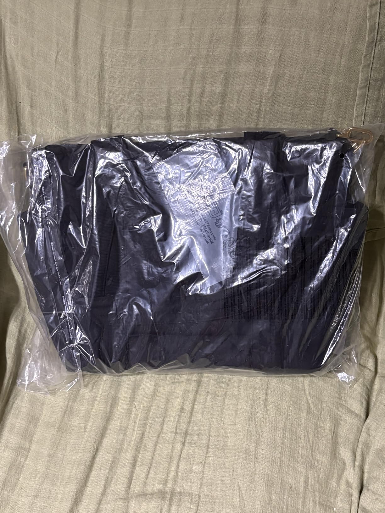 Amazon Essentials Women's Quilted Cotton Tote Handbag customer photo 2