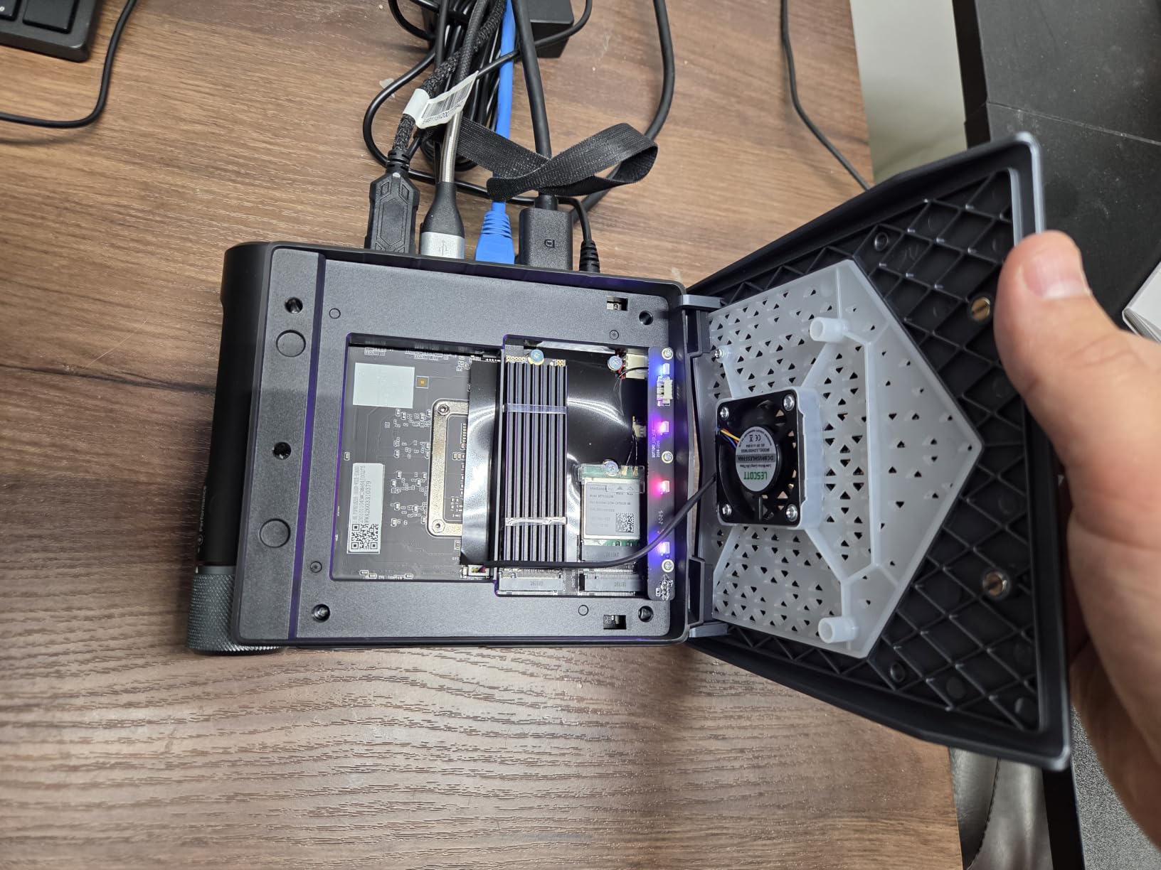 ACEMAGICIAN S3A Mini PC, Ryzen 7 H 255 (Up to 4.9GHz, 8C/16T), Radeon 780M Graphics, 16GB LPDDR5 RAM, 512GB PCIe4.0 SSD, Mini Desktop Computer for Content Creation, Programming, Gaming & Home Office customer photo 2
