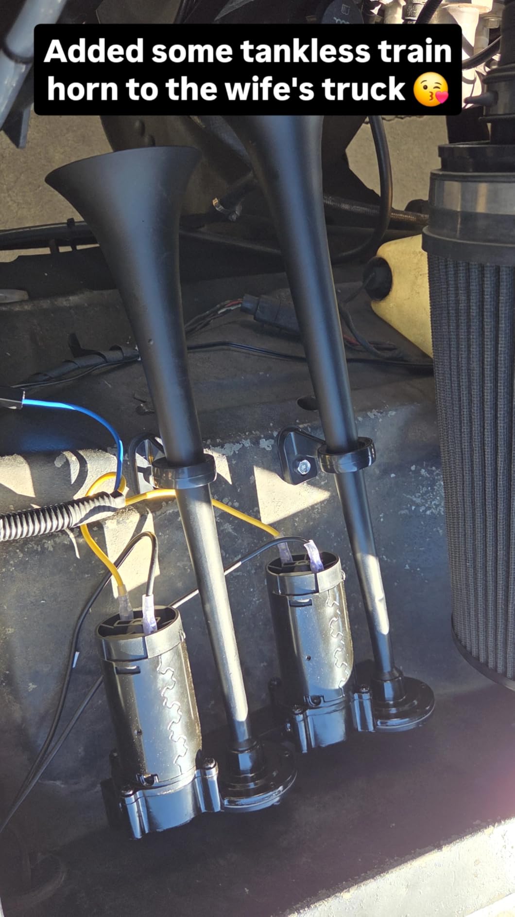 FARBIN Dual Trumpet Air Horn, 12V Train Horn Kit with 2 Air Compressors customer photo 1