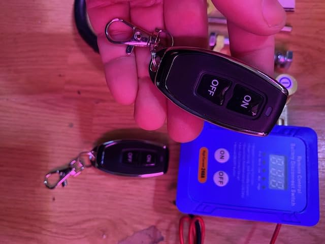 Remote Battery Disconnect Switch LED Display Flame-Retardant Housing, 12V/24V 240A Battery Kill Switch, Anti-Theft Vehicle Battery Cut Off Switch All Accessories, for Car, Truck, RV, ATV customer photo 1