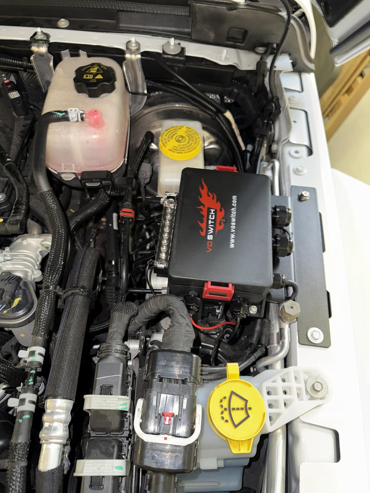 Voswitch JL500 Switch Panel Power Distribution System for Jeep Wrangler JL (2018+) & Gladiator JT (2020+) - Factory Look & Clean Design, Plug & Play Installation, Waterproof Power Module customer photo 1
