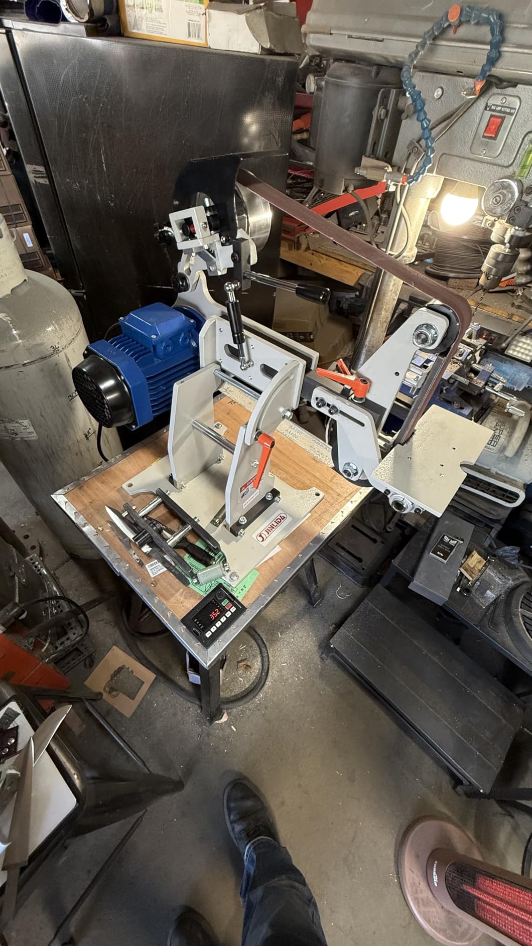 JLD Professional Belt Grinder Sander, 2x72 Inch Belt, 1500W Electric Motor with 2.2KW VFD, 2 sets of grinding kits with 3 grinding methods, Vertical and Horizontal operation includes 3 sanding belts. customer photo 2