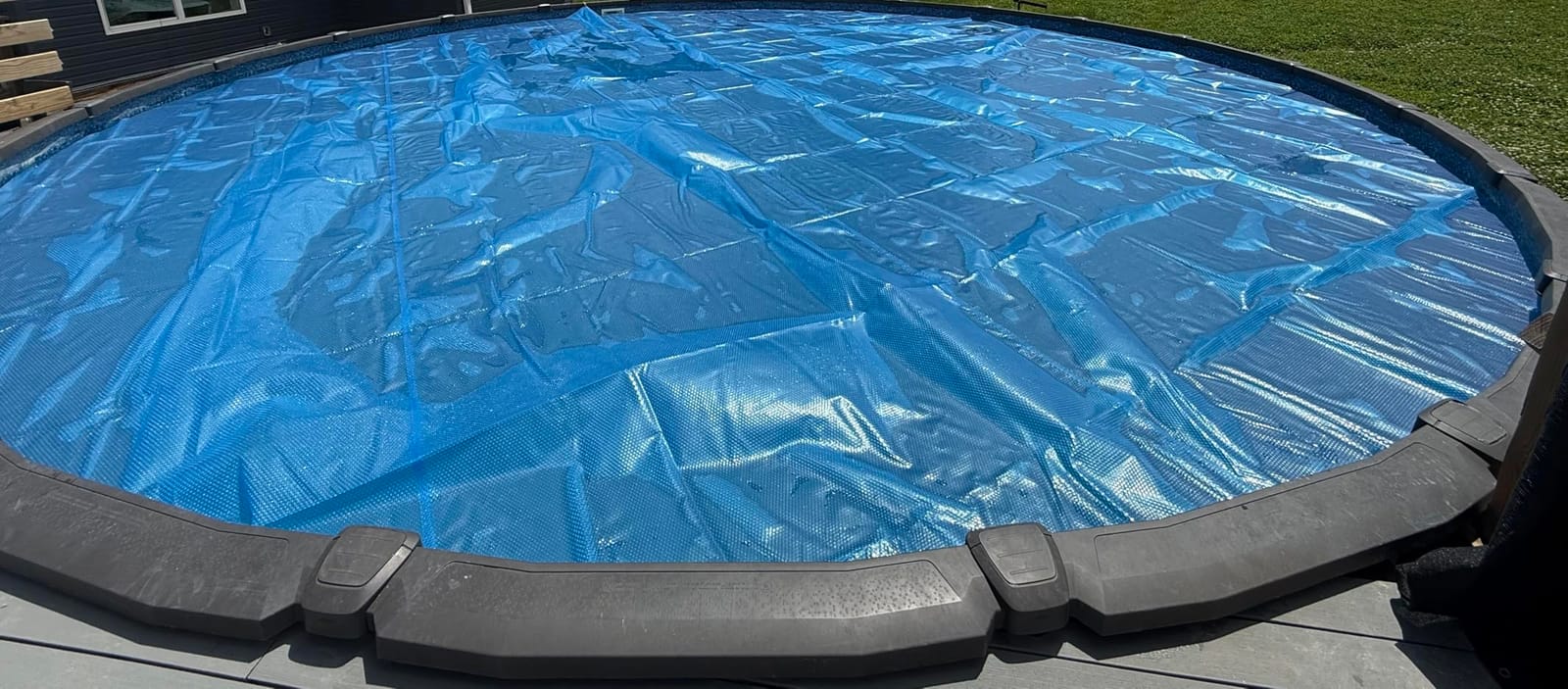 VEVOR Solar Pool Cover 32 x 16 ft 16 Mil Pool Bubble Cover Blue & Black | Solar Blanket with Dual Heat-Locking Air Layer for Pools, Daytime Heat Absorption, Nighttime Heat Retention customer photo 1