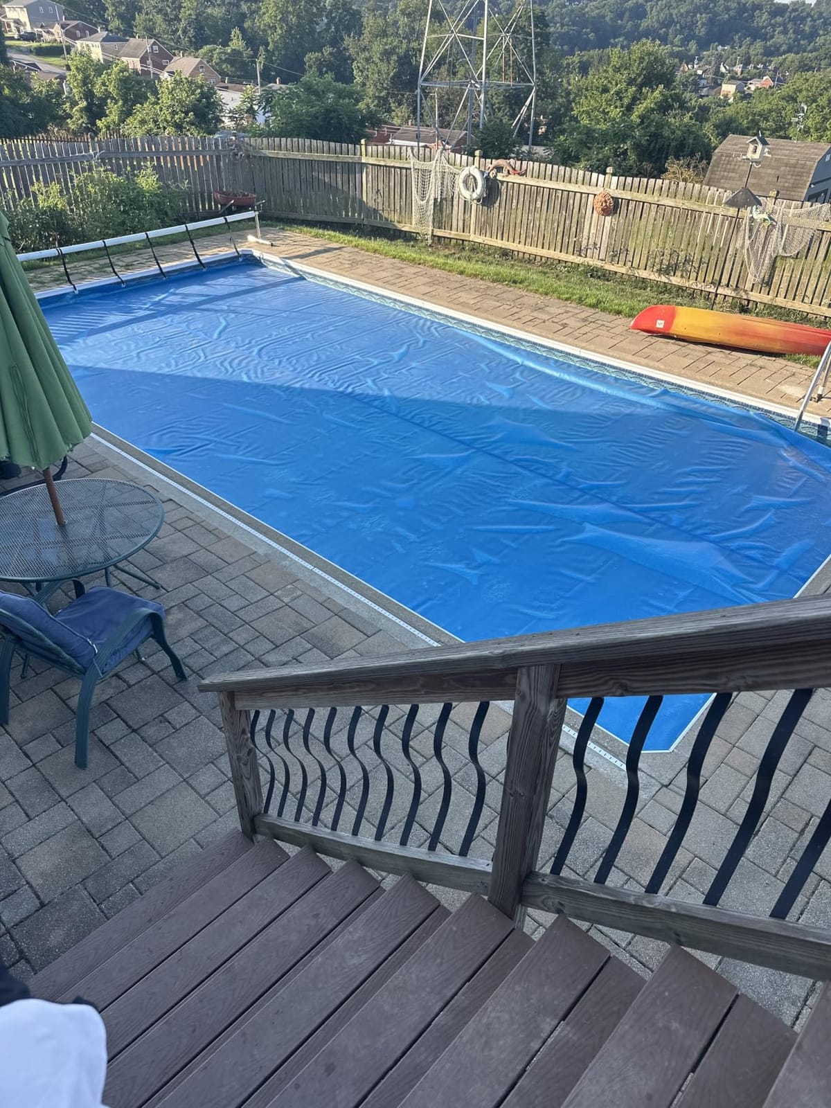 VEVOR Solar Pool Cover 32 x 16 ft 16 Mil Pool Bubble Cover Blue & Black | Solar Blanket with Dual Heat-Locking Air Layer for Pools, Daytime Heat Absorption, Nighttime Heat Retention customer photo 2