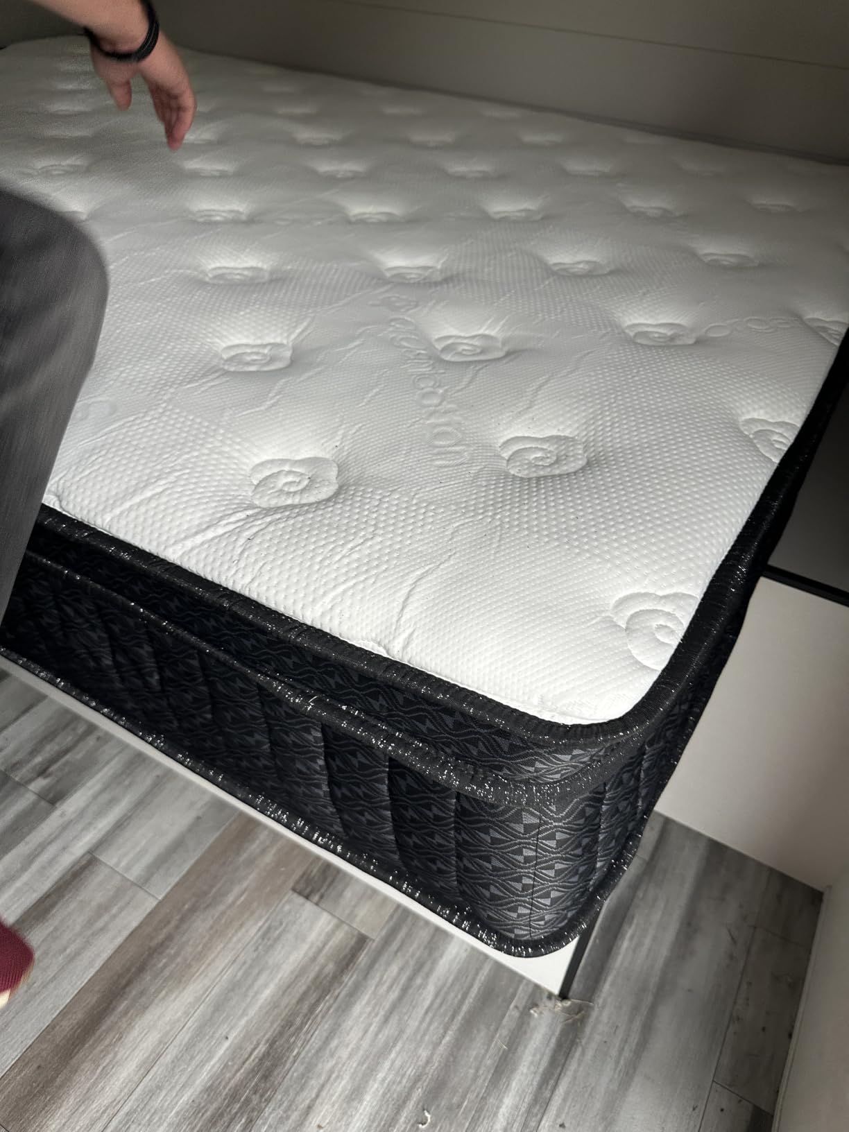 Ailis Queen Mattress, 12 Inch Queen Hybrid Mattress in a Box, Medium Firm with Upgraded Pocket Springs for Superior Motion Isolation, Strong Edge Support & Breathable Comfort customer photo 1