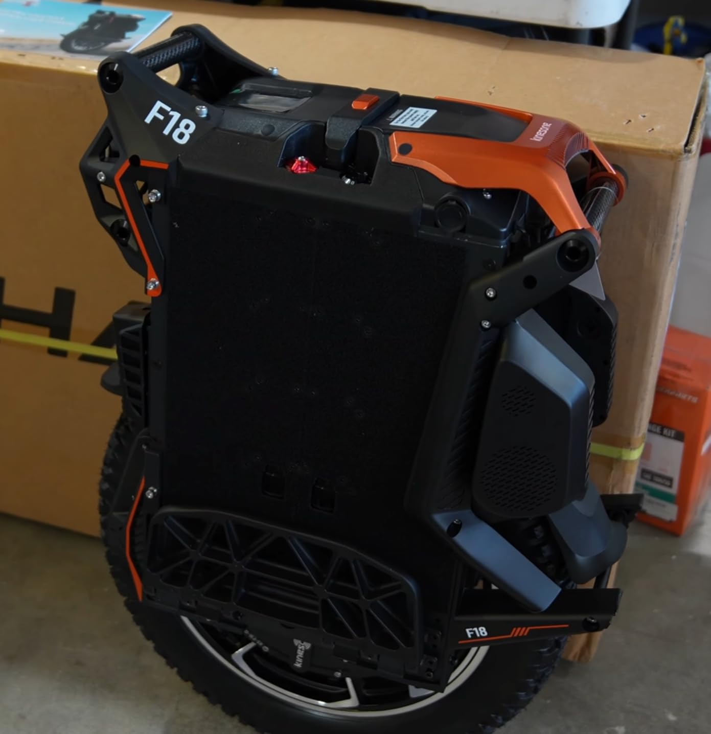 King Song F18 Electric Unicycle, 5000W Motor, 2664Wh Battery (UL2272), 20-inch suspension unicycle with 2664Wh Samsung 50S battery, 5000W motor, up to 93-mile range and 100mm travel customer photo 2