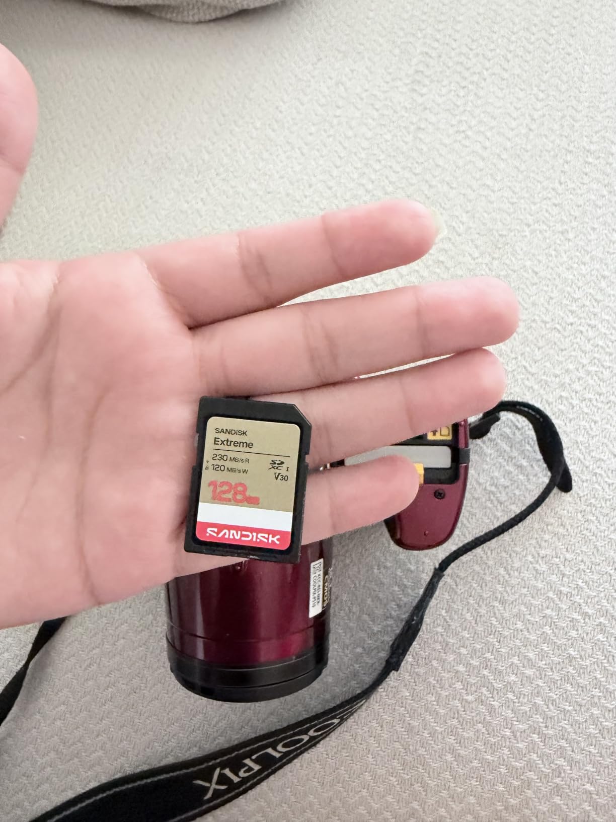 SanDisk 128GB Extreme SD Memory Card, Up to 230MB/s Read, UHS-I, V30, U3, C10, 4K UHD customer photo 2
