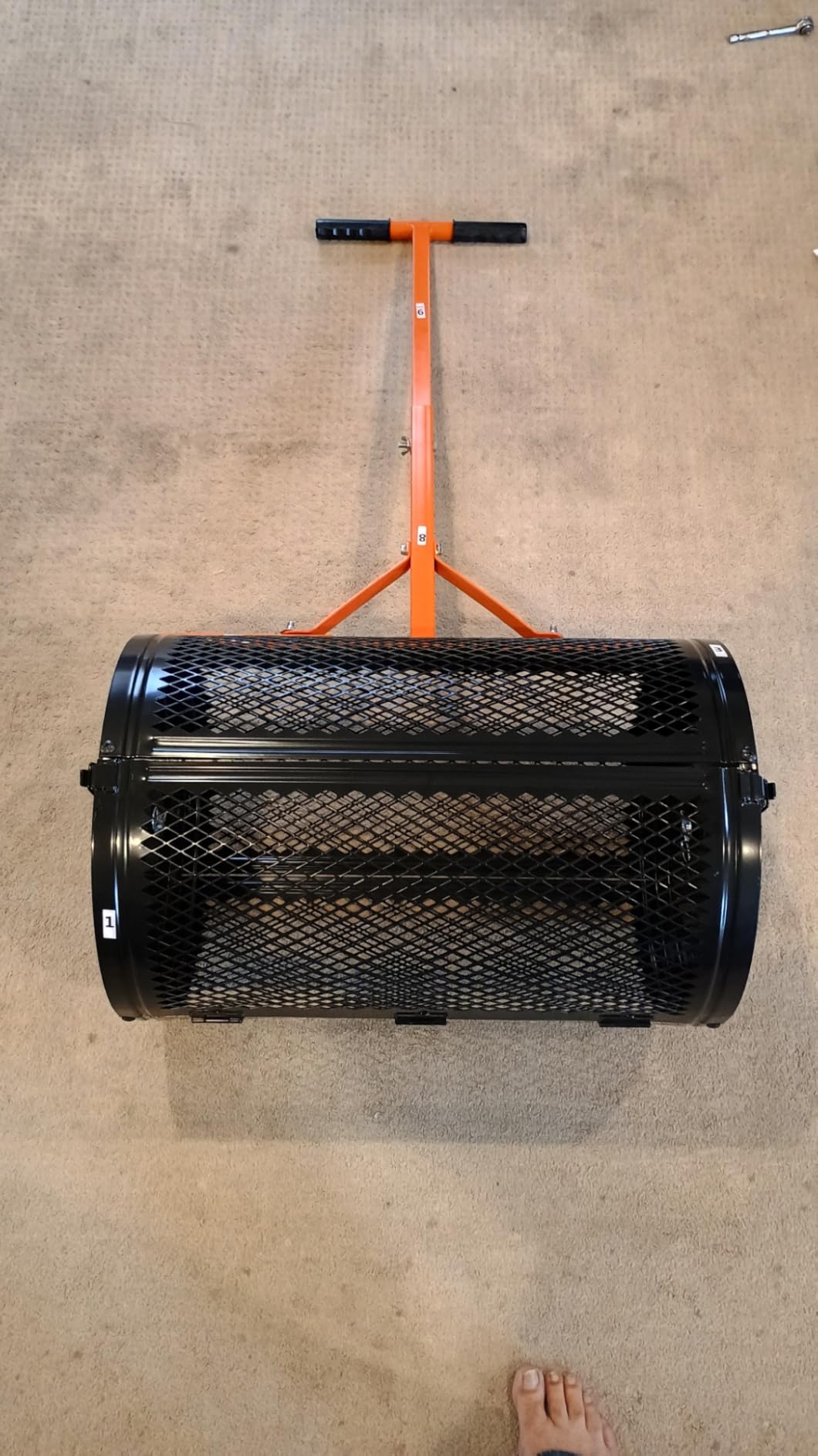 VEVOR Broadcast Spreader, 50LBS Capacity, Drop Spreader with Hopper Grate, 18 in Spreading Width & 30 Settings, 10 in All Terrain Tires customer photo 1