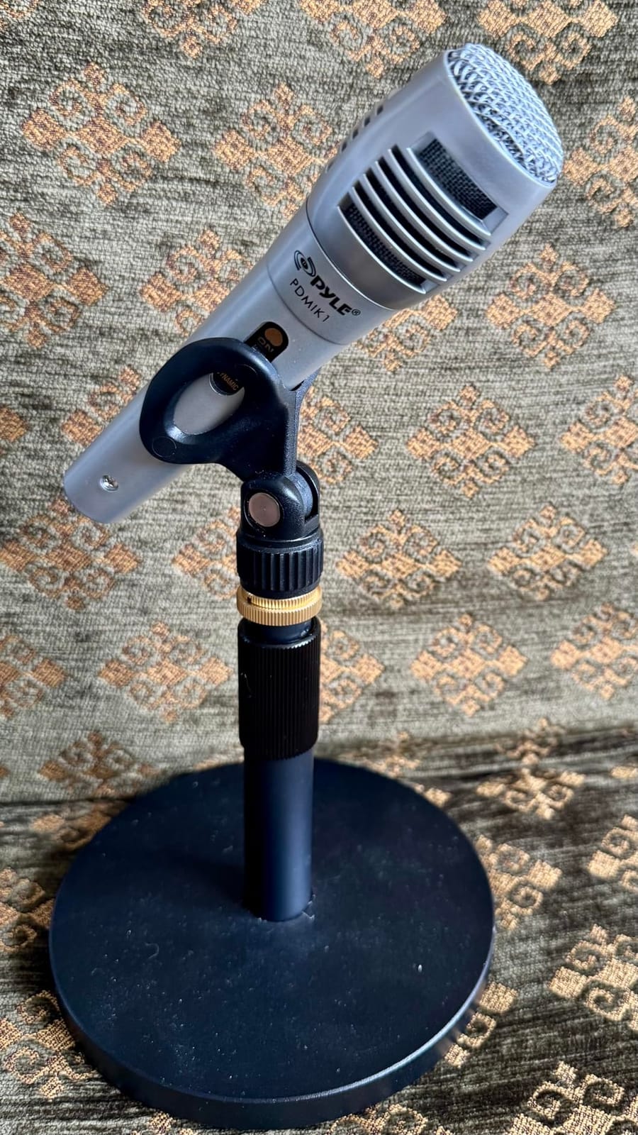 AA AUDIO ACCESSORY Short Mic Stand Desk, Ultra Low 5 Inch Adjustable, 6.6lbs Load Capacity, All-Metal Desktop Microphone Stand Table for Shure SM7B SM7dB MV7+ MV7X MV6, Fifine Yeti Rode PodMic MAONO customer photo 2