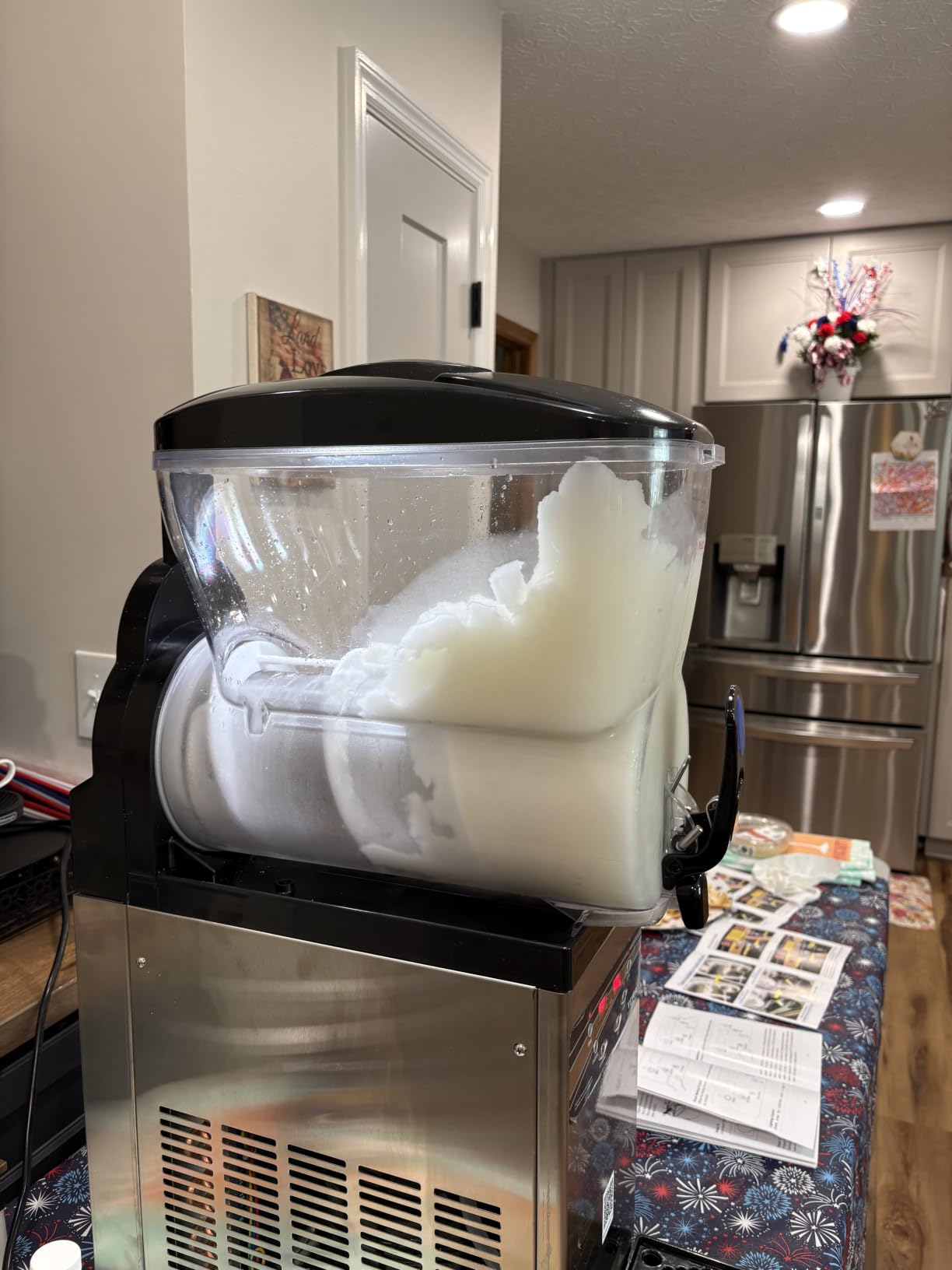 VEVOR Slushie Machine, 4L/135oz x 2 Tank Slushy Machine for Home, No Ice Needed Frozen Drink Maker, Margarita Maker with Self-Cleaning, for Frozen Margaritas, Frappes, Milkshake & More customer photo 1