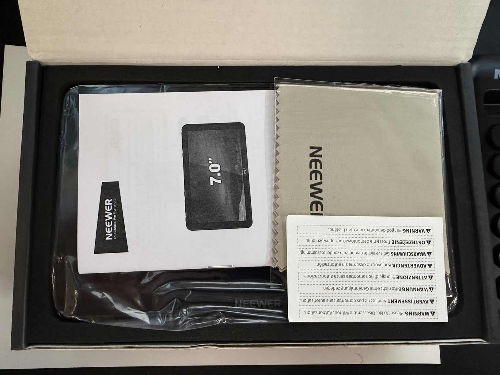 NEEWER F700U 7