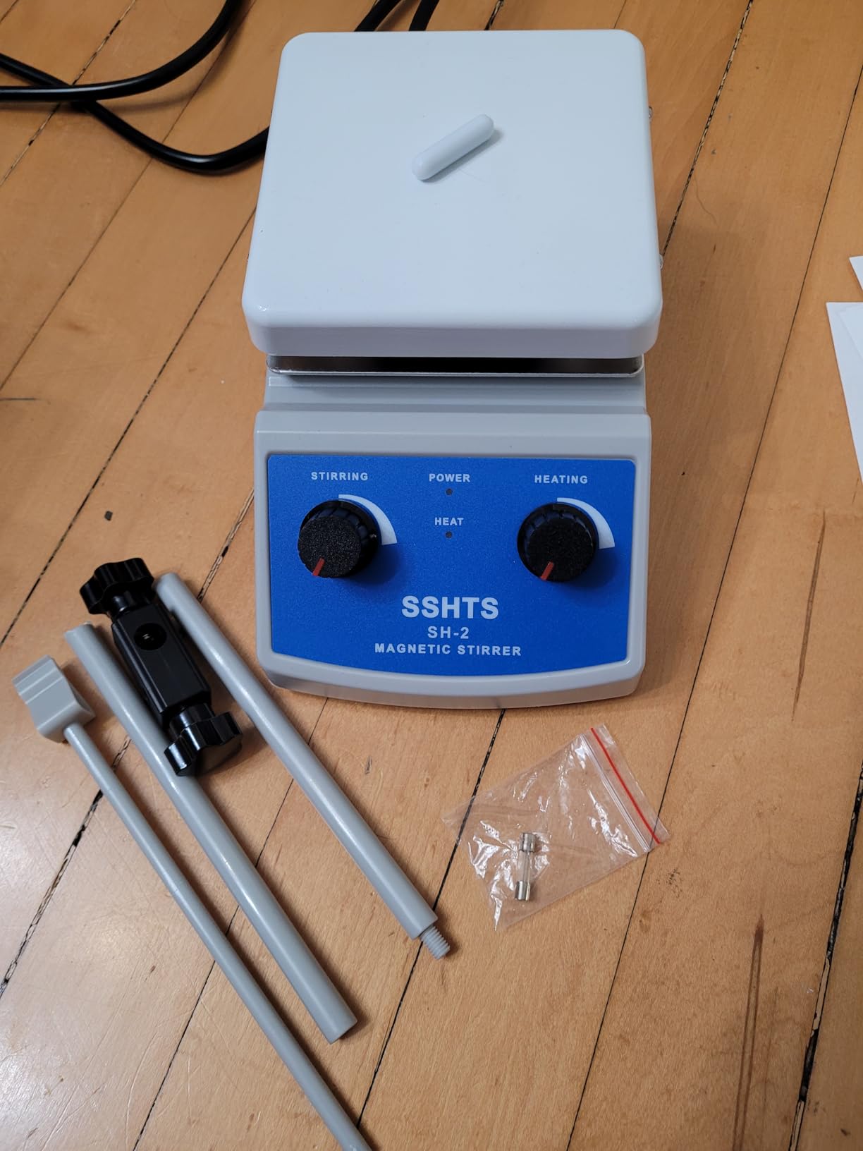 6 inch Magnetic Stirrer Hot Plate with Temp Probe Holder - Ceramic Coated Lab Stirrers, 300°C (572°F), 200-2000 RPM, Max 5L Capacity, 110V 500W, LED Digital Display, Includes Stir Bar & Fuse customer photo 1