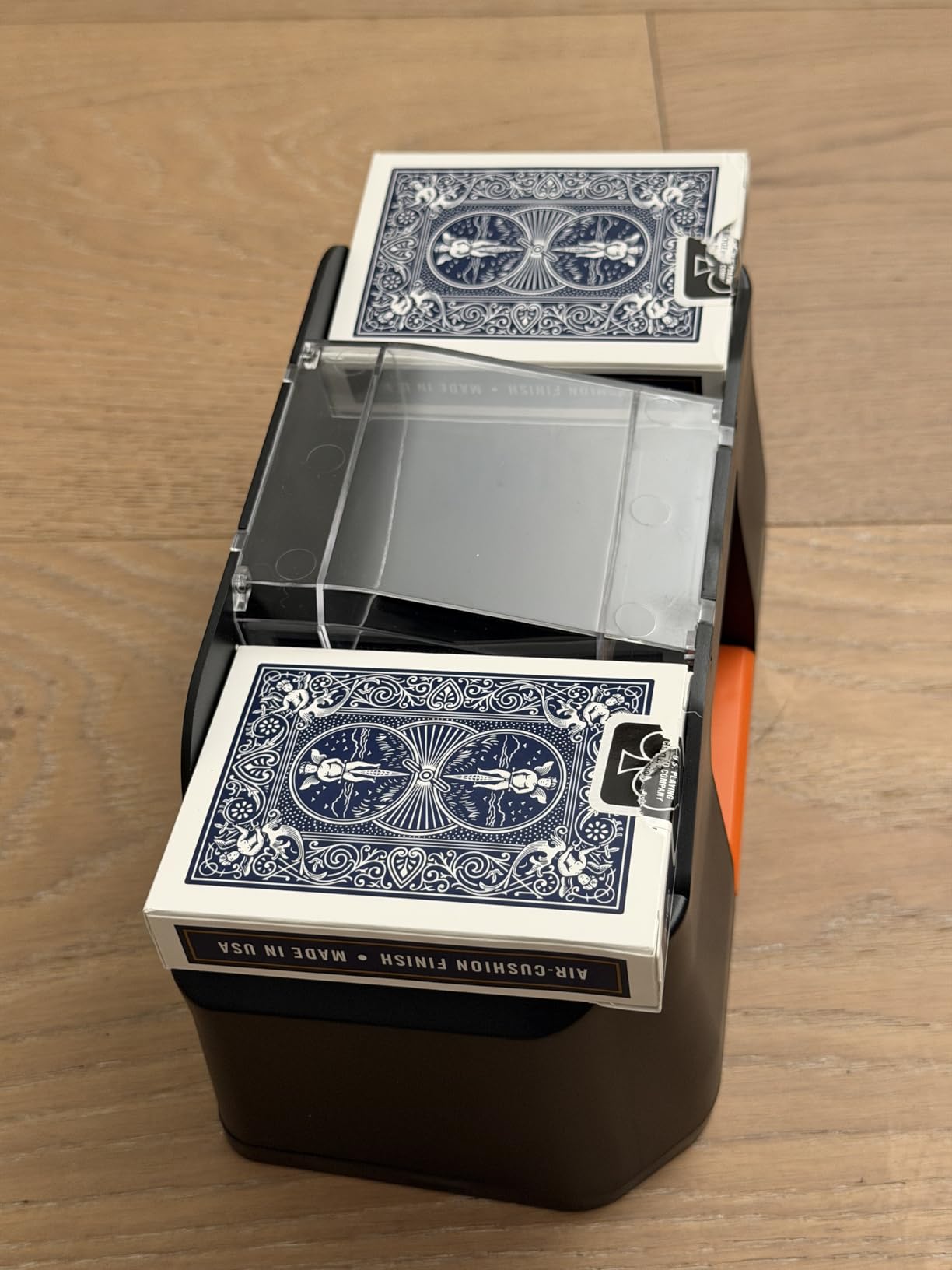 Quiet & Rechargeable 2 Decks Card Shuffler, Automatic 2000 mAh Quiet Electric Shuffler, Playing Cards, Texas Hold'em, Poker, Home Card Games, Blackjack customer photo 1