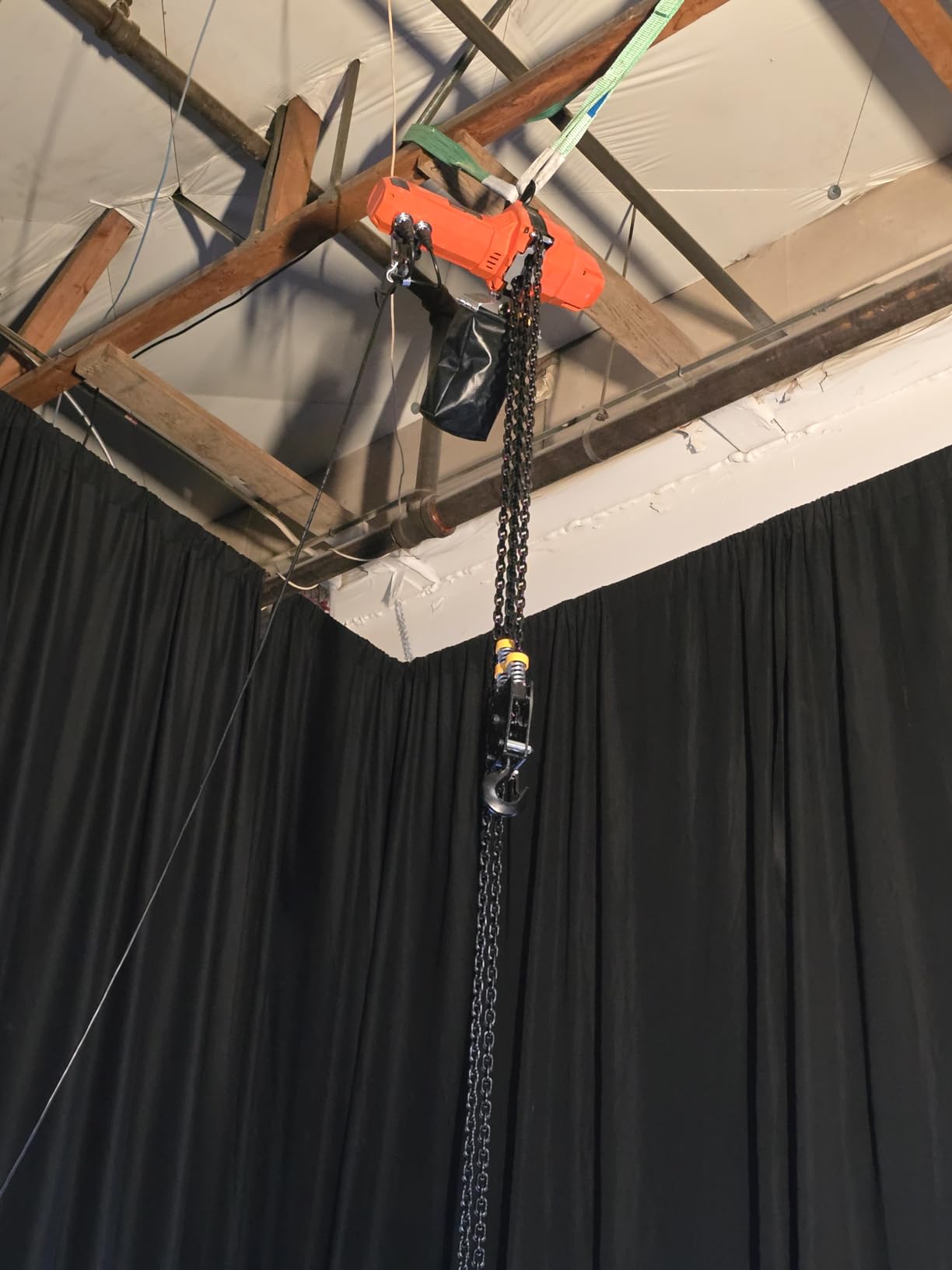 VEVOR 2-Speed Electric Chain Hoist 2200 lbs, 20ft Lifting Height, 120V 60Hz Single Phase Overhead Crane with 15 ft Wired Remote Control, G100 Chain Electric Lift Hoist for Factory, Warehouse, Garage customer photo 2