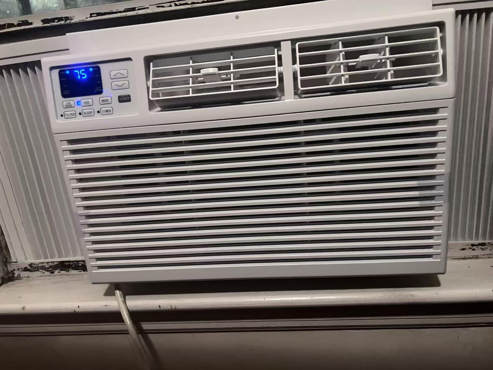 Electactic Window Air Conditioner 10,000 BTU, Air Conditioner Window Unit Up to 450 Sq.Ft, 3 Fan Speeds, Easy Install, Energy Efficient, Washable Filter, White customer photo 1