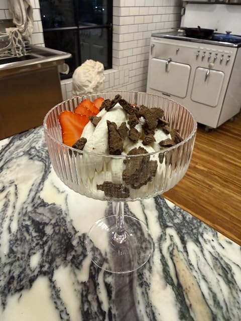 Dash Soft Serve Ice Cream Maker, 1-Pint Freezer Bowl, Cream customer photo 1