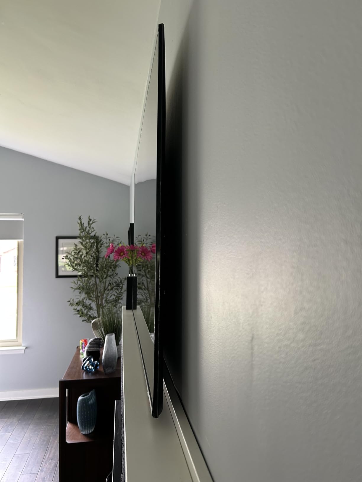 Samsung 65-Inch Class QN70H Series, Neo QLED Mini LED, 4K, Smart TV, 2026 | Samsung Vision AI, Quantum Mini LED, 100% Color Volume with Quantum Dot, NQ4 AI Processor, 4K Upscaling, Alexa Built-in customer photo 2