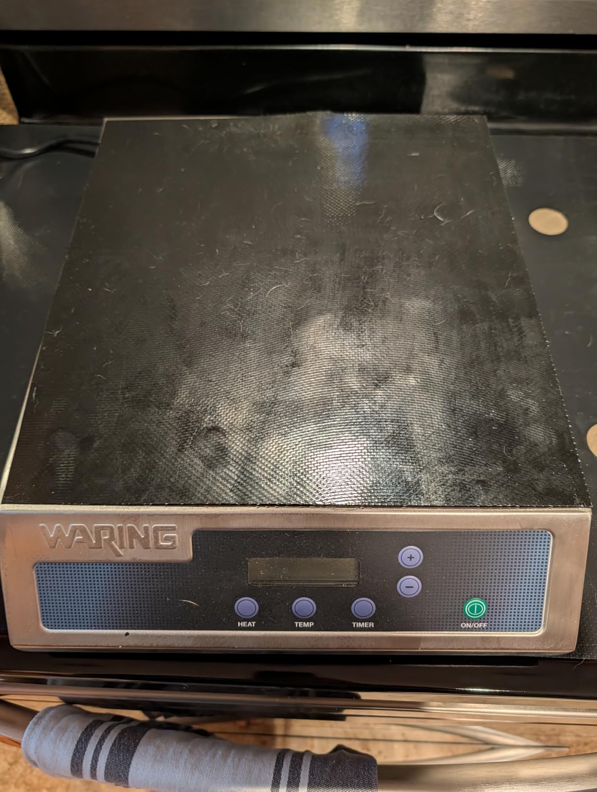 Waring Commercial Induction Burner, 11 x 11 Schott Ceramic Glass, for Professional Countertop Cooking and Catering, WIH400X customer photo 1