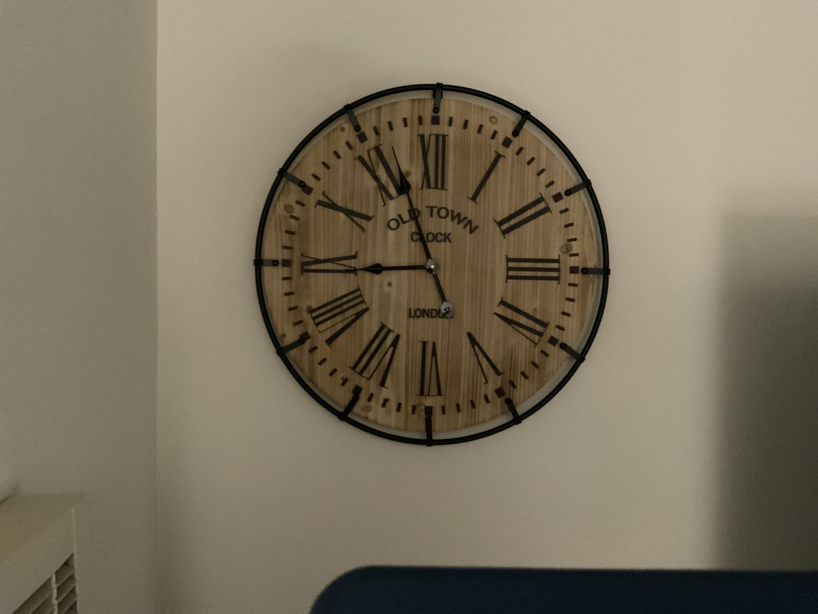 EMAX HOME 24 Inch Large Farmhouse Wall Clock, Natural Wood Grain Face with Black Metal Frame, Silent Non-Ticking Quartz Movement, Vintage Wall Decor for Living Room, Bedroom, Dining Room customer photo 1