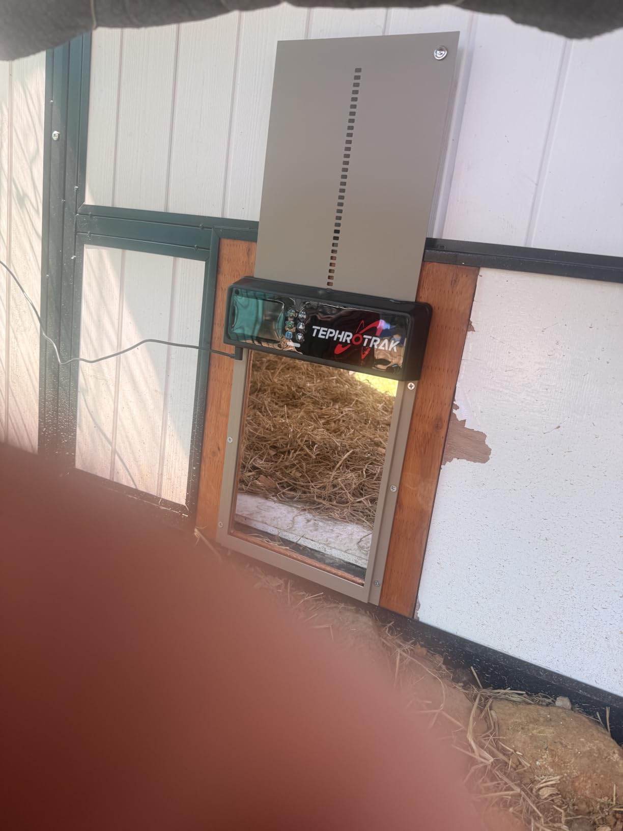 Automatic Chicken Coop Door: 3500mAh Solar Powered, 656ft Long-Range Remote, Intuitive Color LCD Display, Anti-Pinch Safety Sensor, Weather-Resistant Aluminum Auto Door for Poultry customer photo 1