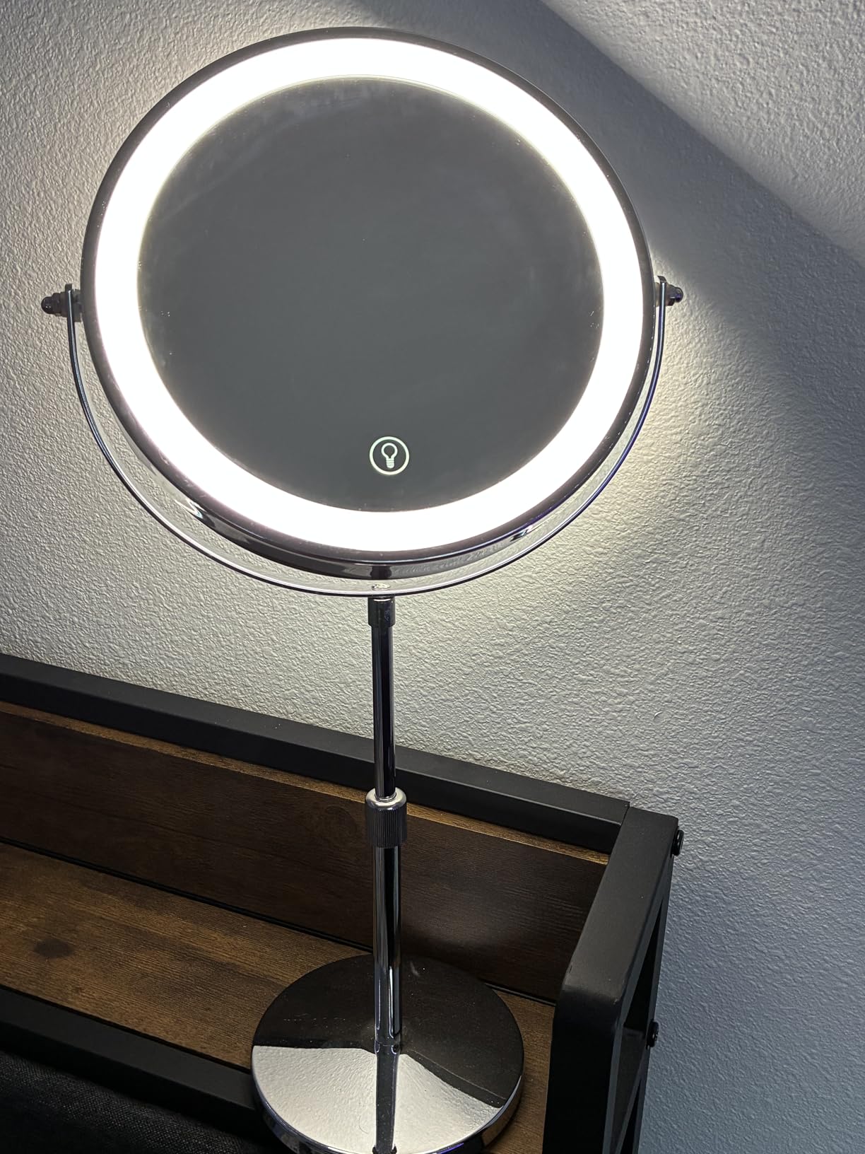 Dienmern Lighted Makeup Mirror, 1X/30X Double-Sided Magnifying Vanity Mirror with Lights, 360 Rotation, 5000mAh Rechargeable Adjustable Brightness with 3 Colors for Dorm, Living Room, Women Gift customer photo 1