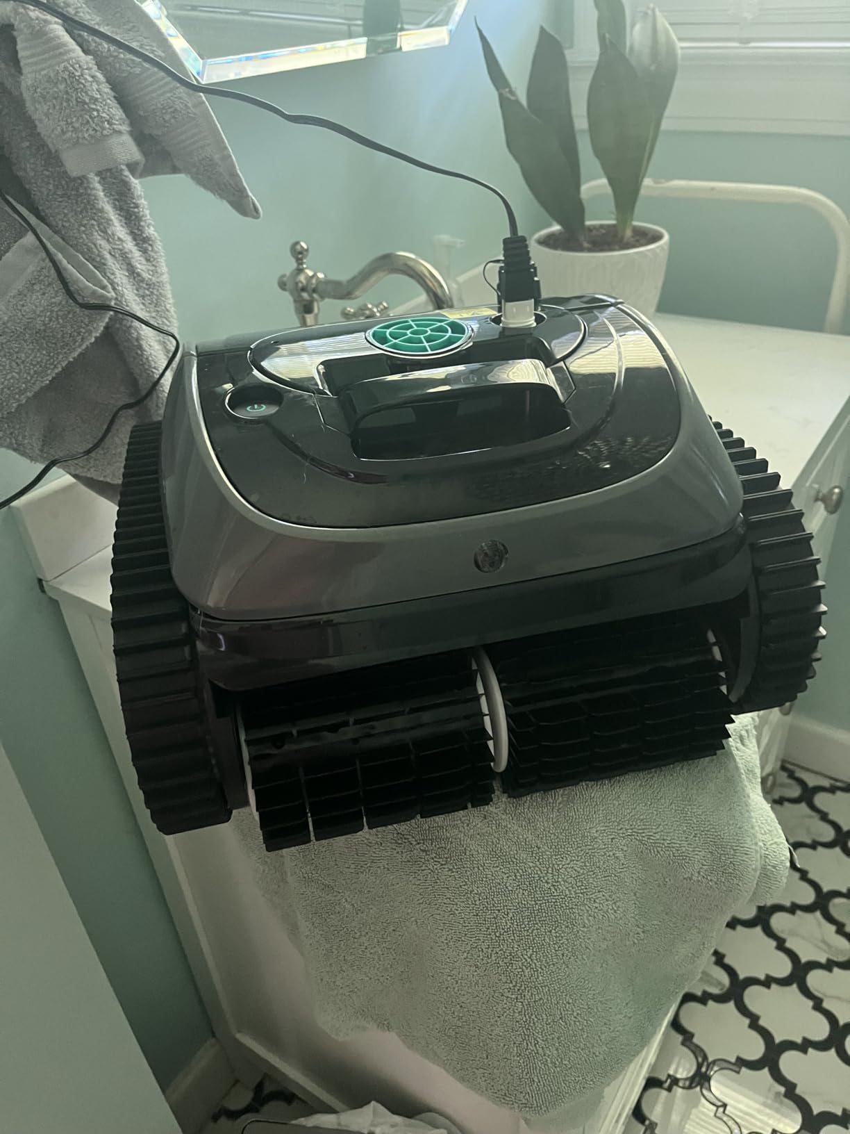 WYBOT C1 Cordless Robotic Pool Vacuum for Inground Pools customer photo 1