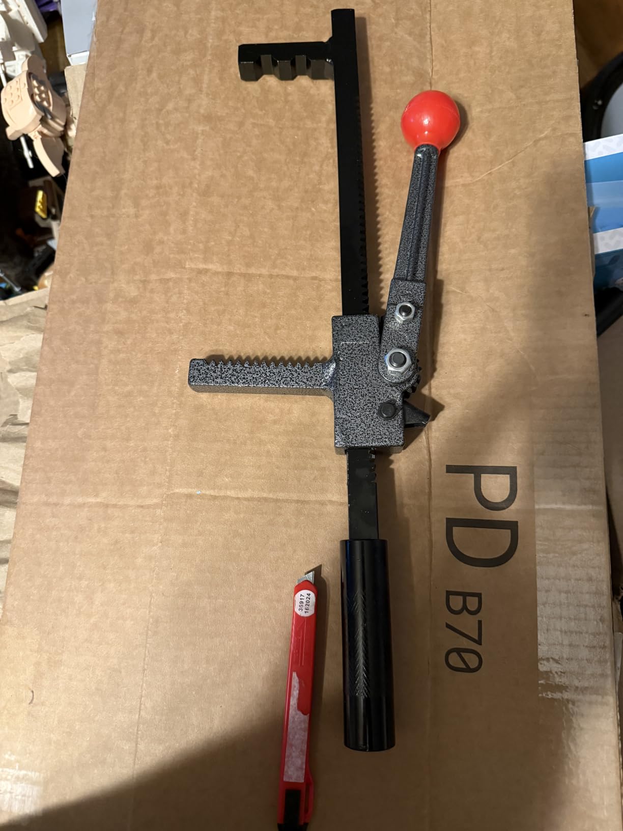 Chain Link Fence Stretcher, Wire Tensioner for Repair & Install | Extended Serrated Base & Dual-Groove Hook, Heavy Duty Ratchet Fence Puller Tightener, One-Person Use for Woven & Barbed Wire customer photo 2