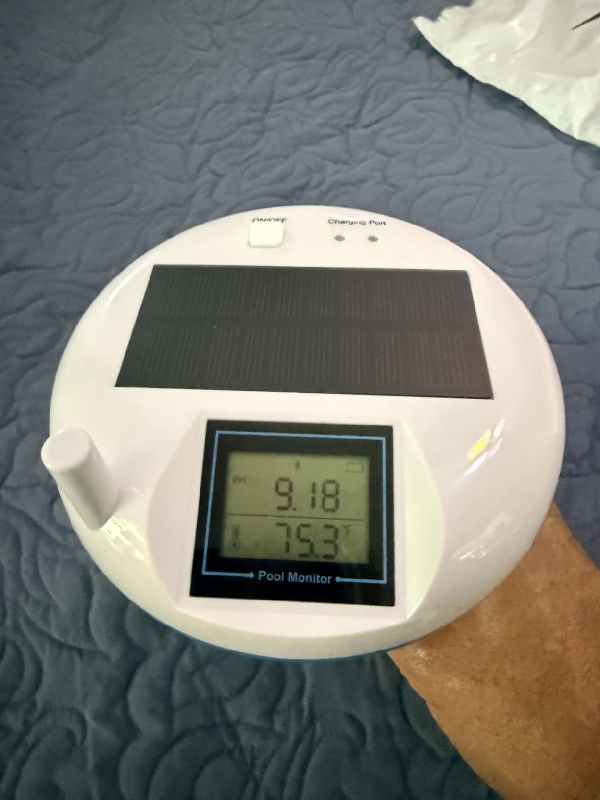 7-in-1 Smart Pool Water Monitor, WiFi Floating Pool Water Tester with App Monitoring, Accurate pH, ORP, Chlorine, Salinity, EC, TDS & Temperature Tracking, IP68 Waterproof for Pool Hot Tub Spa. customer photo 1