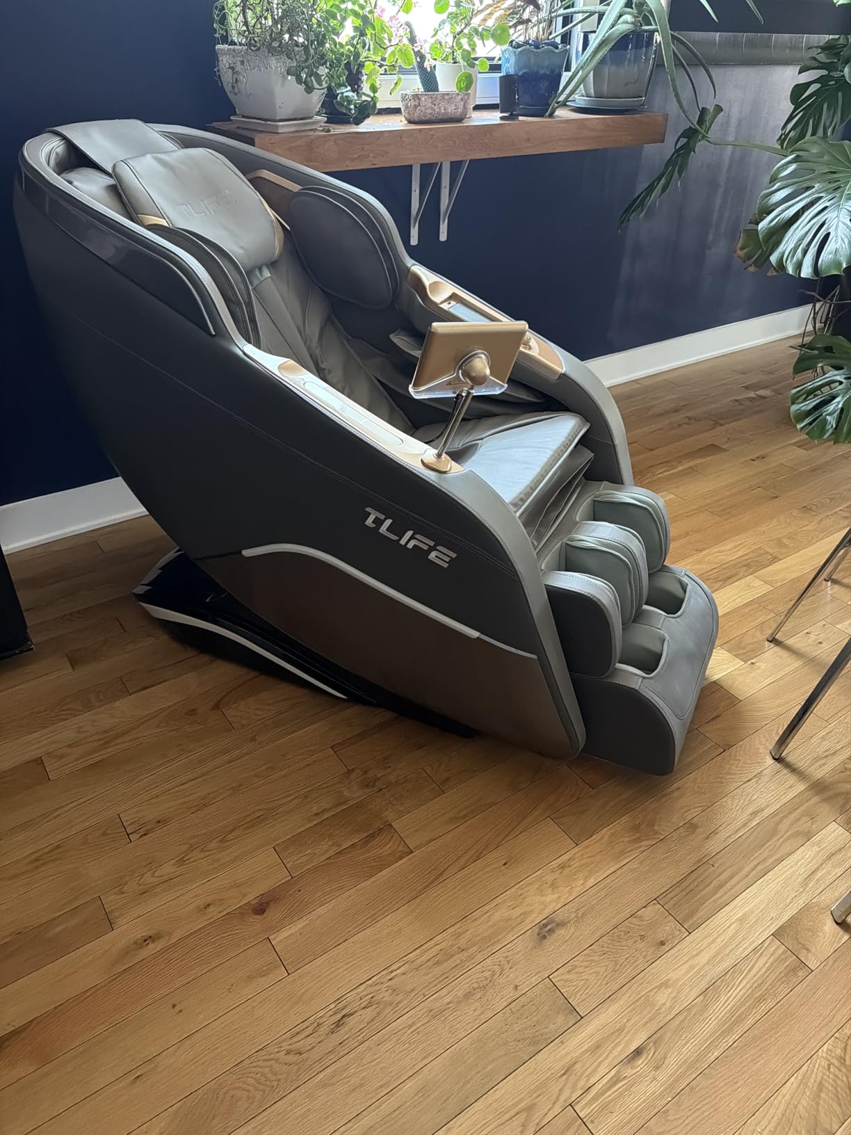 TLIFE Massage Chair Full Body 160° Zero Gravity SL-Track, 12 Modes, Grey | Full-Body Airbags, Body Scan, 6 Massage Techniques, Foot Roller, LCD Touchscreen, No Assembly, Lumbar & Calf Heat for Seniors customer photo 2