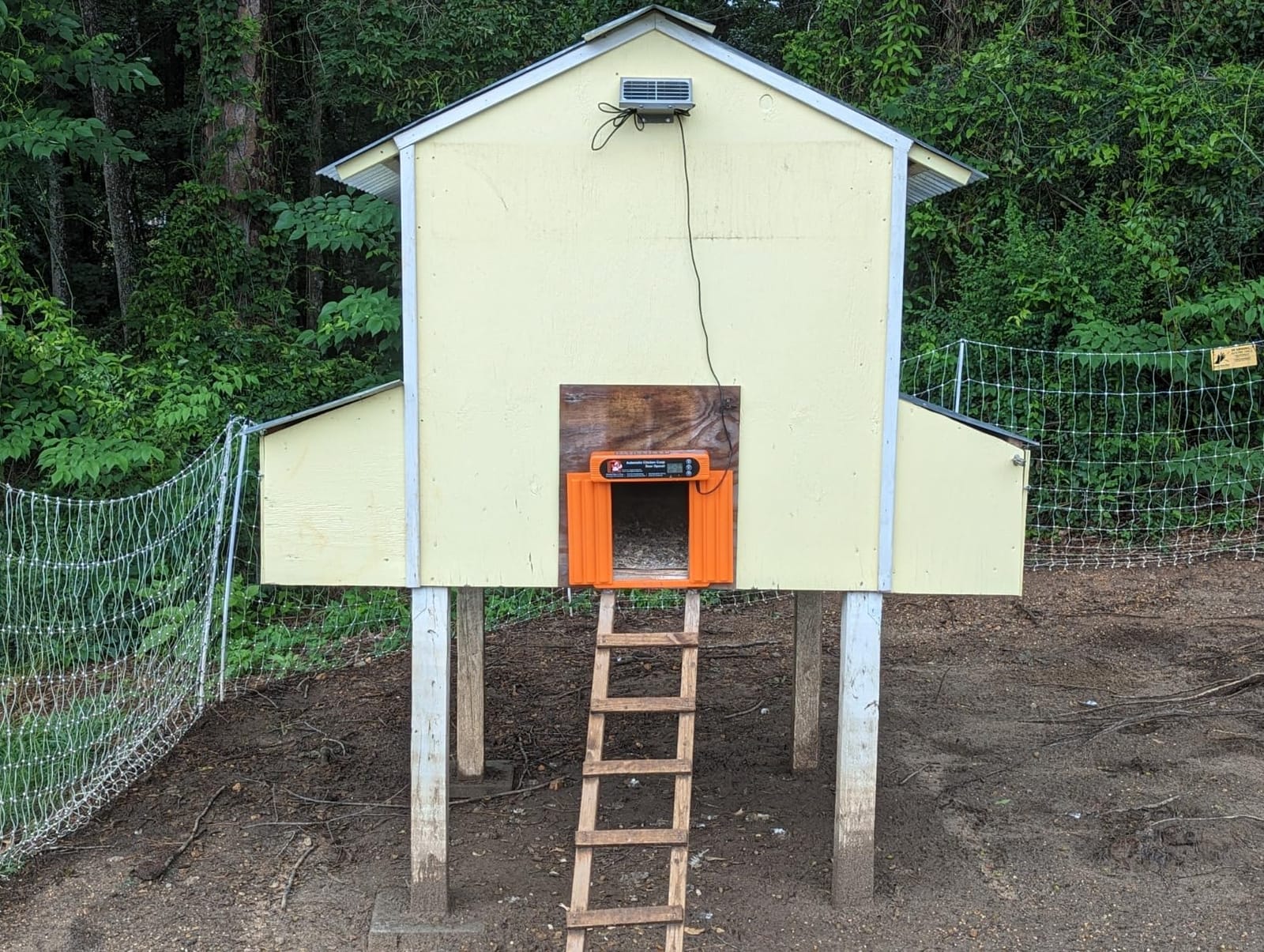 Automatic Chicken Coop Door Solar Powered, Extra Large Size, Anti-Pinch Design, Battery Powered Auto Chicken Door with Timer & Light Sensor, Solar Chicken Coop Door with Remote Control (50-100M) customer photo 2