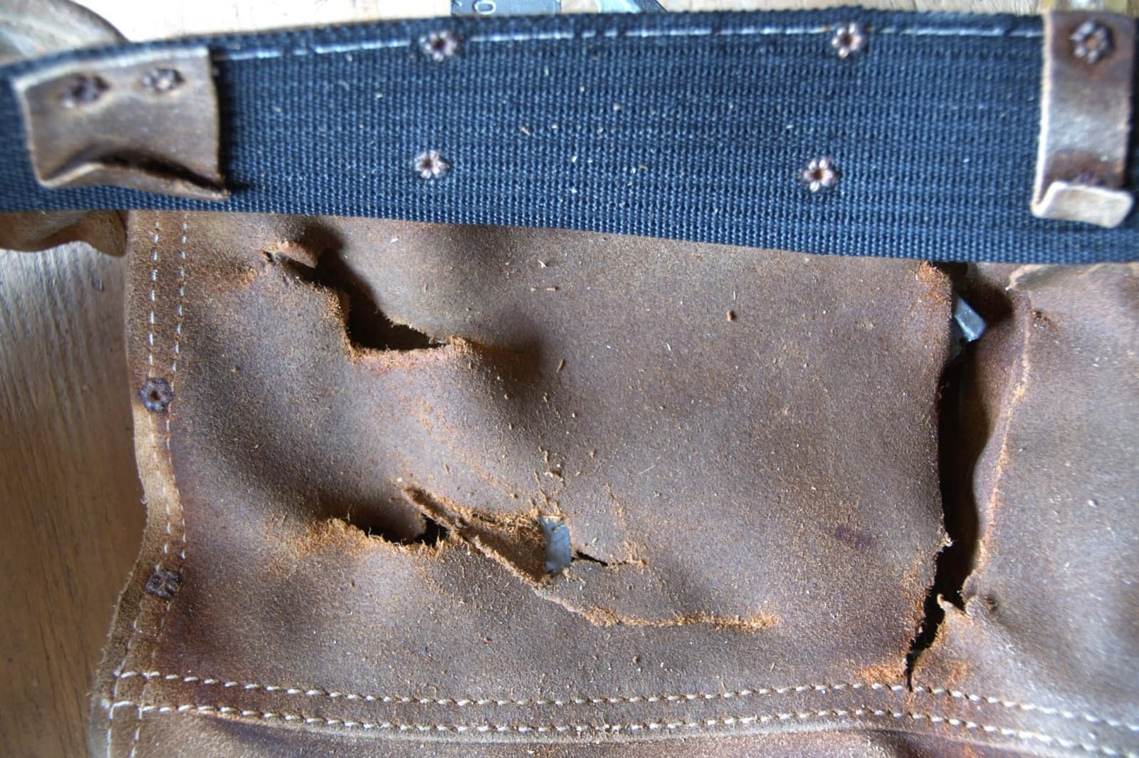 Custom Leathercraft I427X Heavy Duty Contractor-Grade Suede Leather Work Apron, 2 Steel Hammer Loops, 12 Pockets, Tan, Brown customer photo 2
