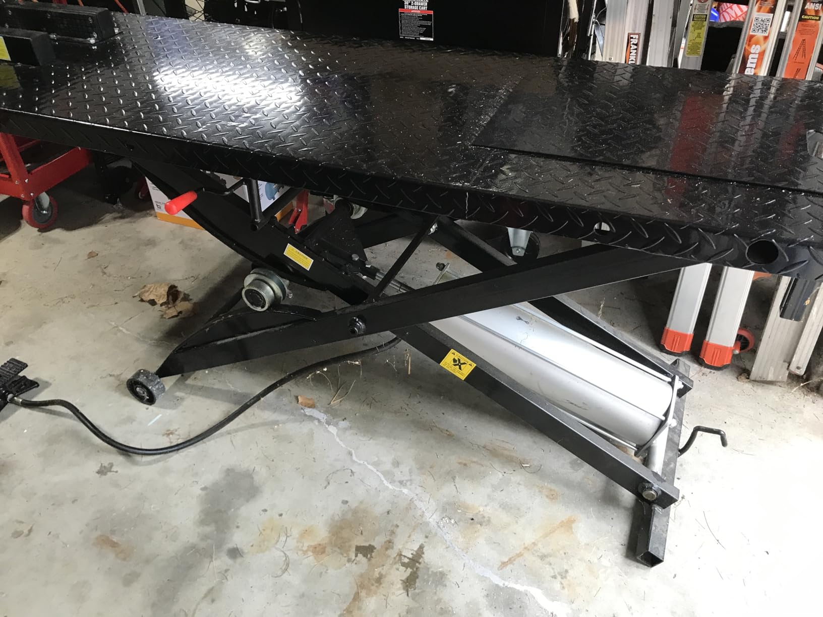 Black Widow Motorcycle Lift Table Pneumatic Compressed Air 1,000 lb customer photo 1