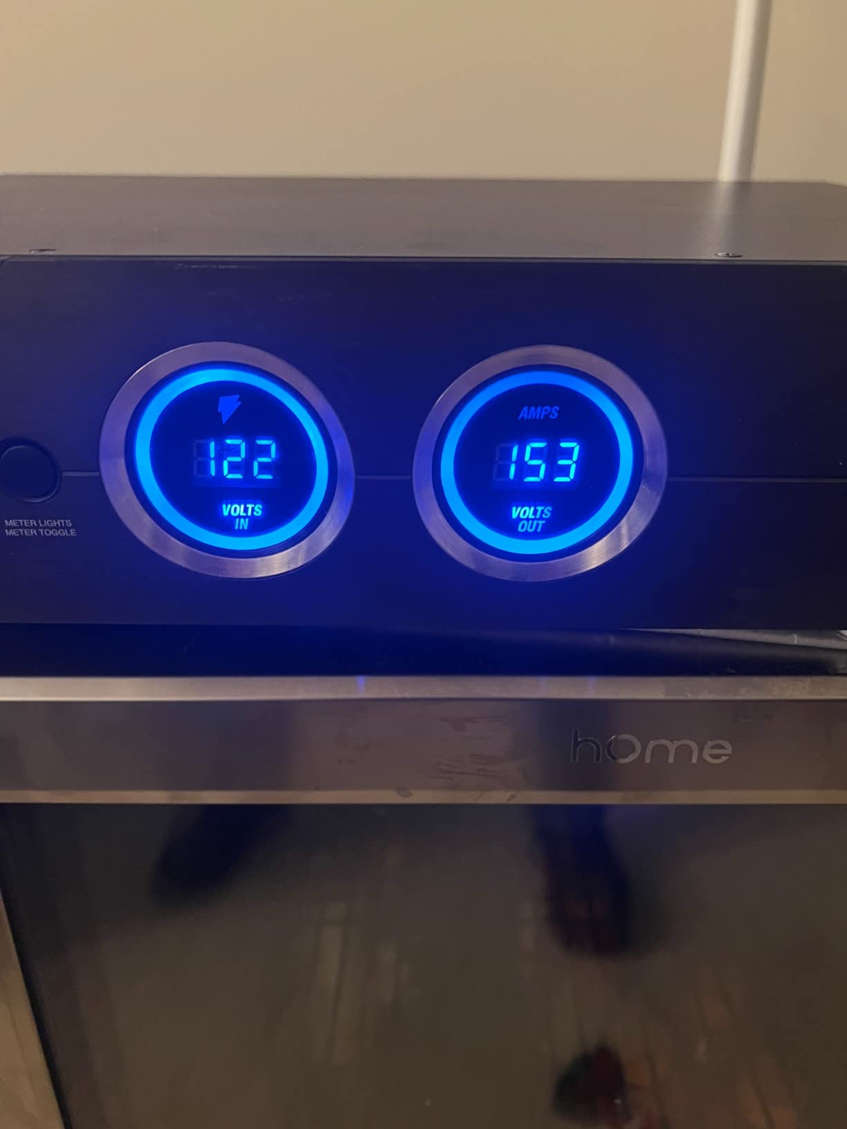 Panamax M5400-PM Power Conditioner with Voltage Regulation | 11 outlets, voltage regulation, AVM, Level 4+ filtration, 5 isolated banks, 2RU, 15A, 330V customer photo 2