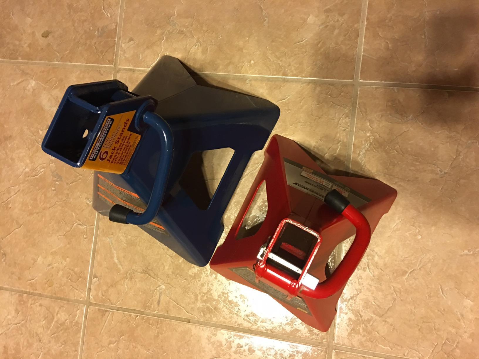 Hein-Werner HW93506 Blue/Yellow Jack Stands, 6 Ton Capacity (Set of 2) customer photo 1