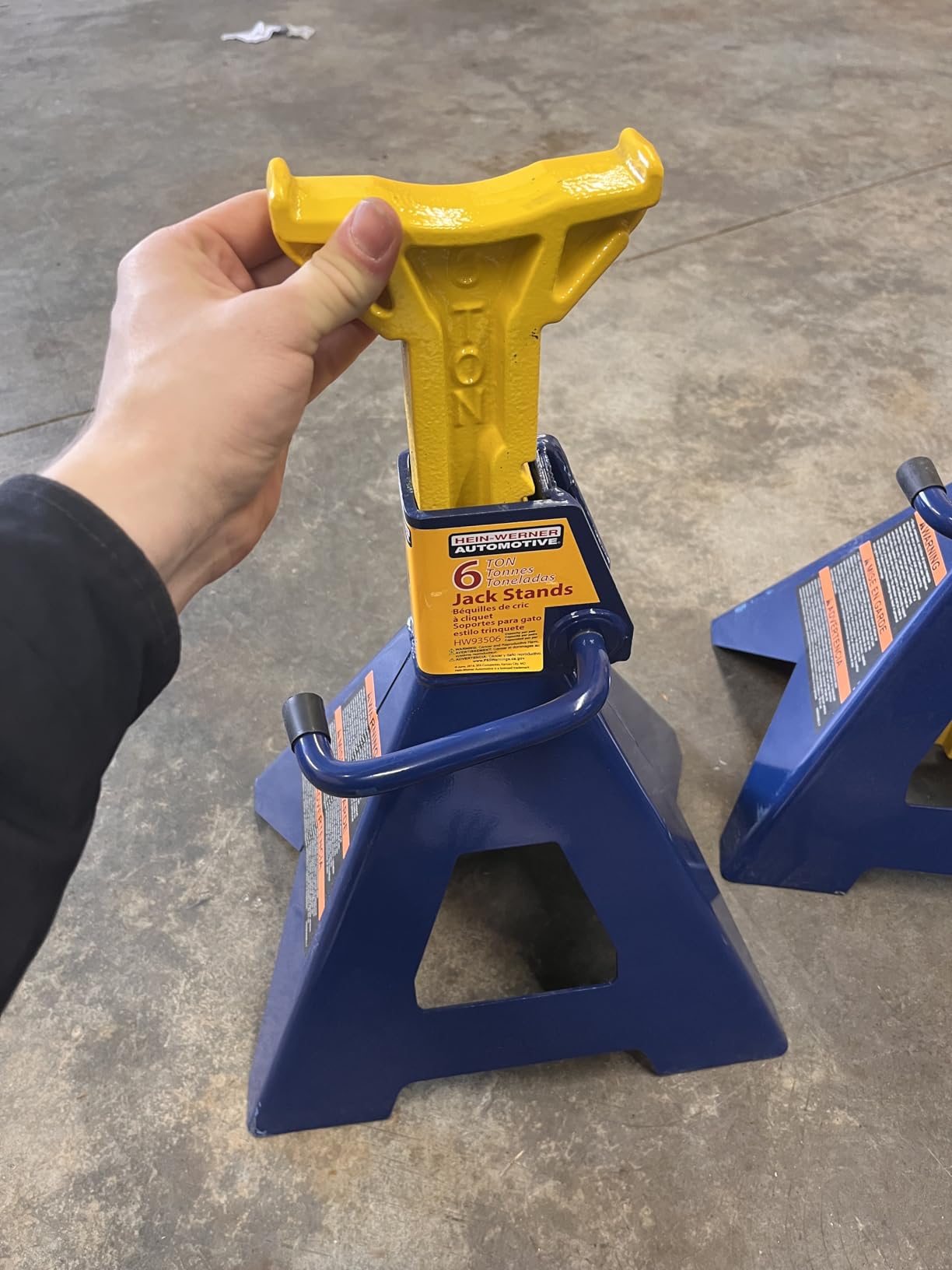 Hein-Werner HW93506 Blue/Yellow Jack Stands, 6 Ton Capacity (Set of 2) customer photo 2
